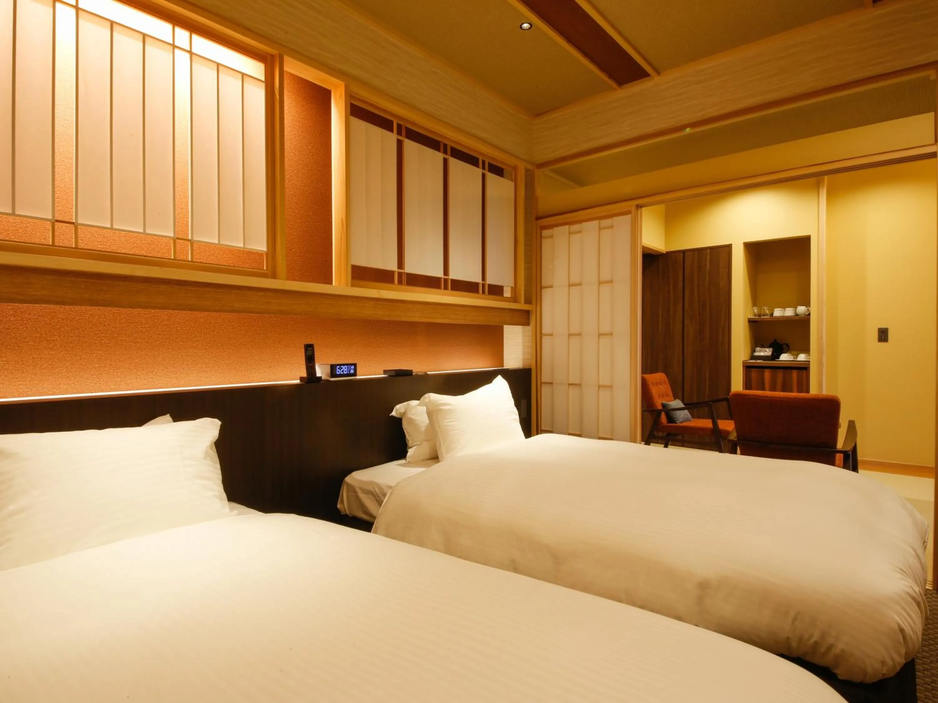 Bedroom, Bed in Awaji Hamarikyu Takumi