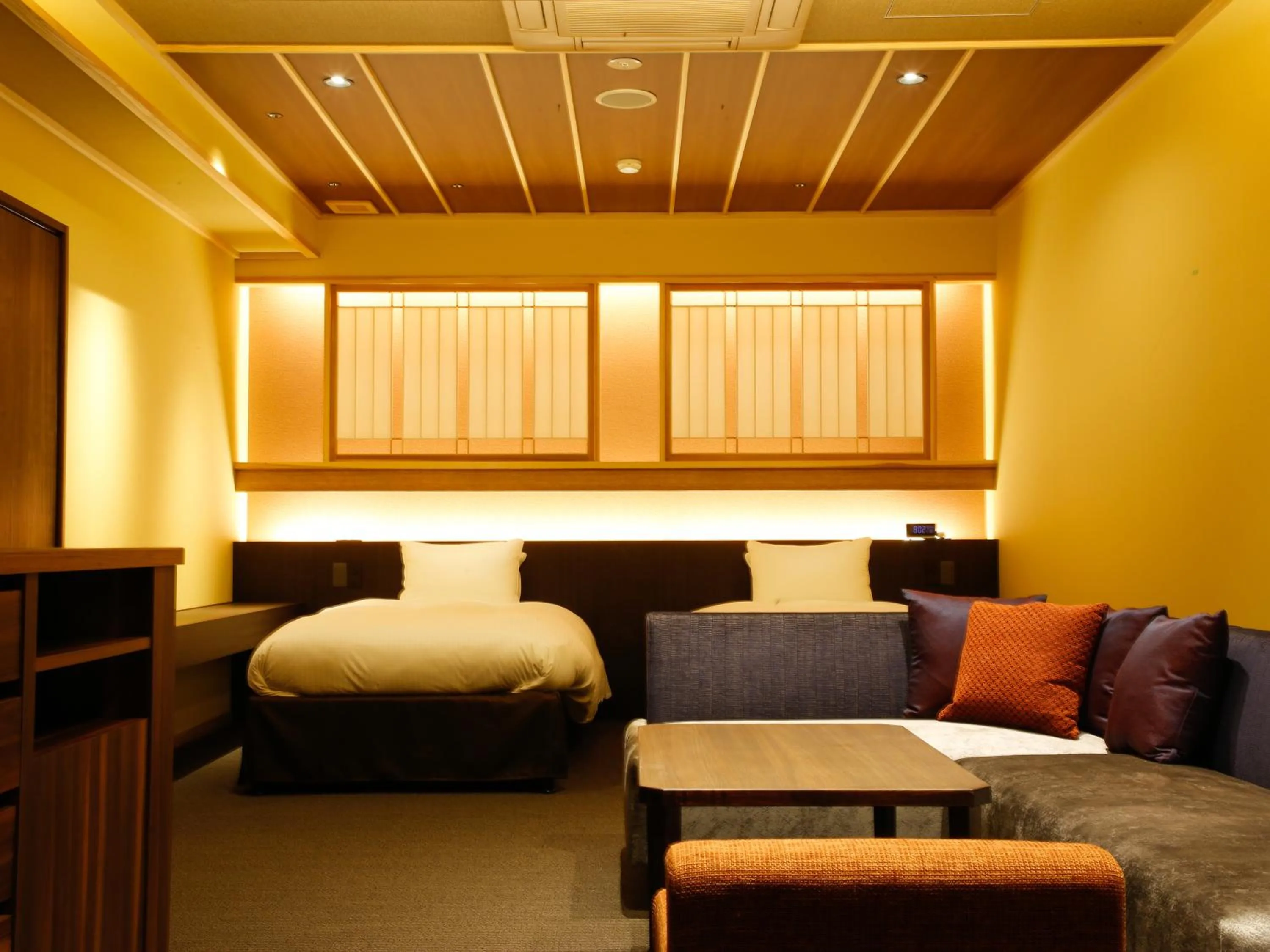 Bed in Awaji Hamarikyu Takumi