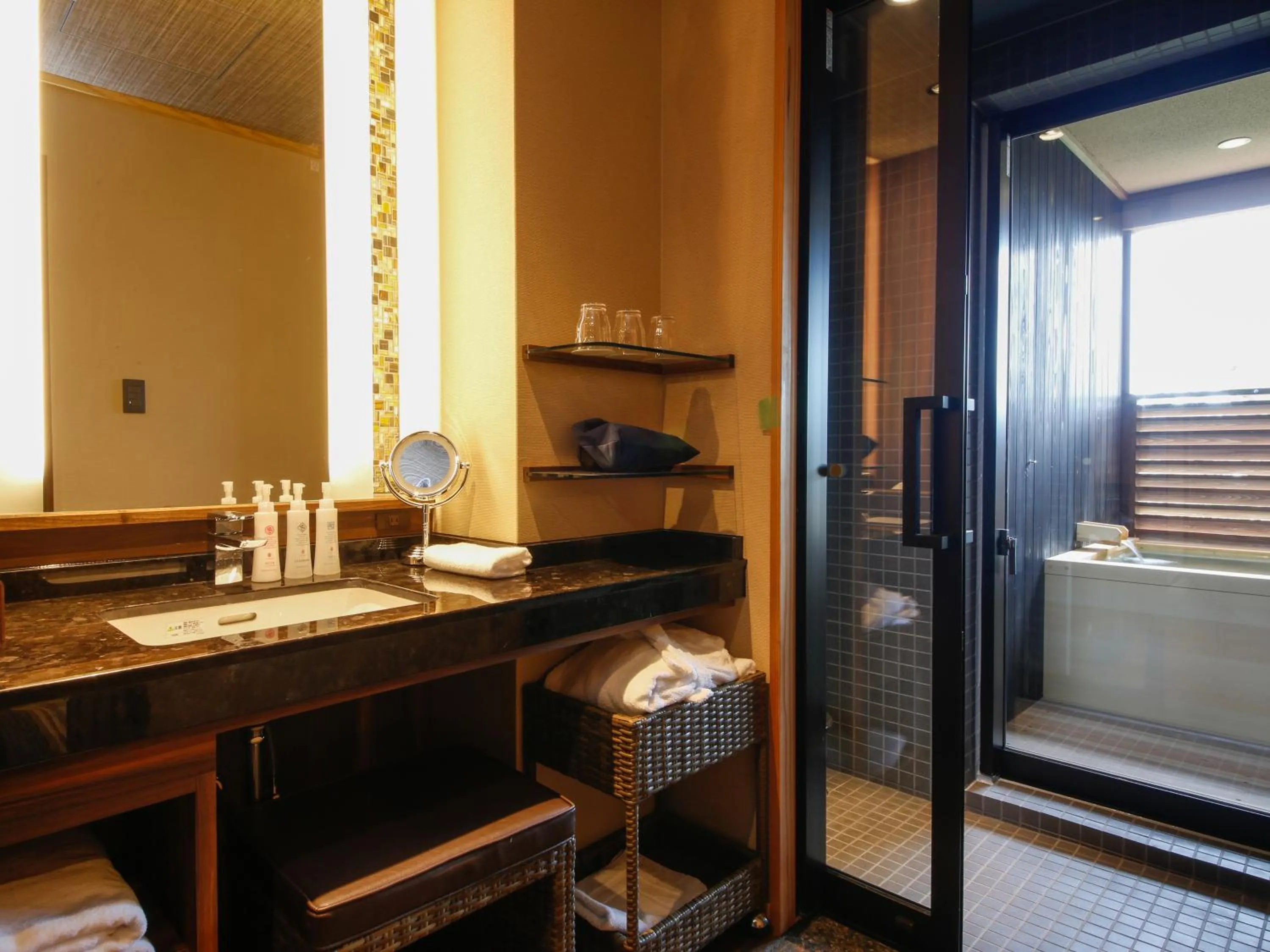 Awaji Hamarikyu Takumi