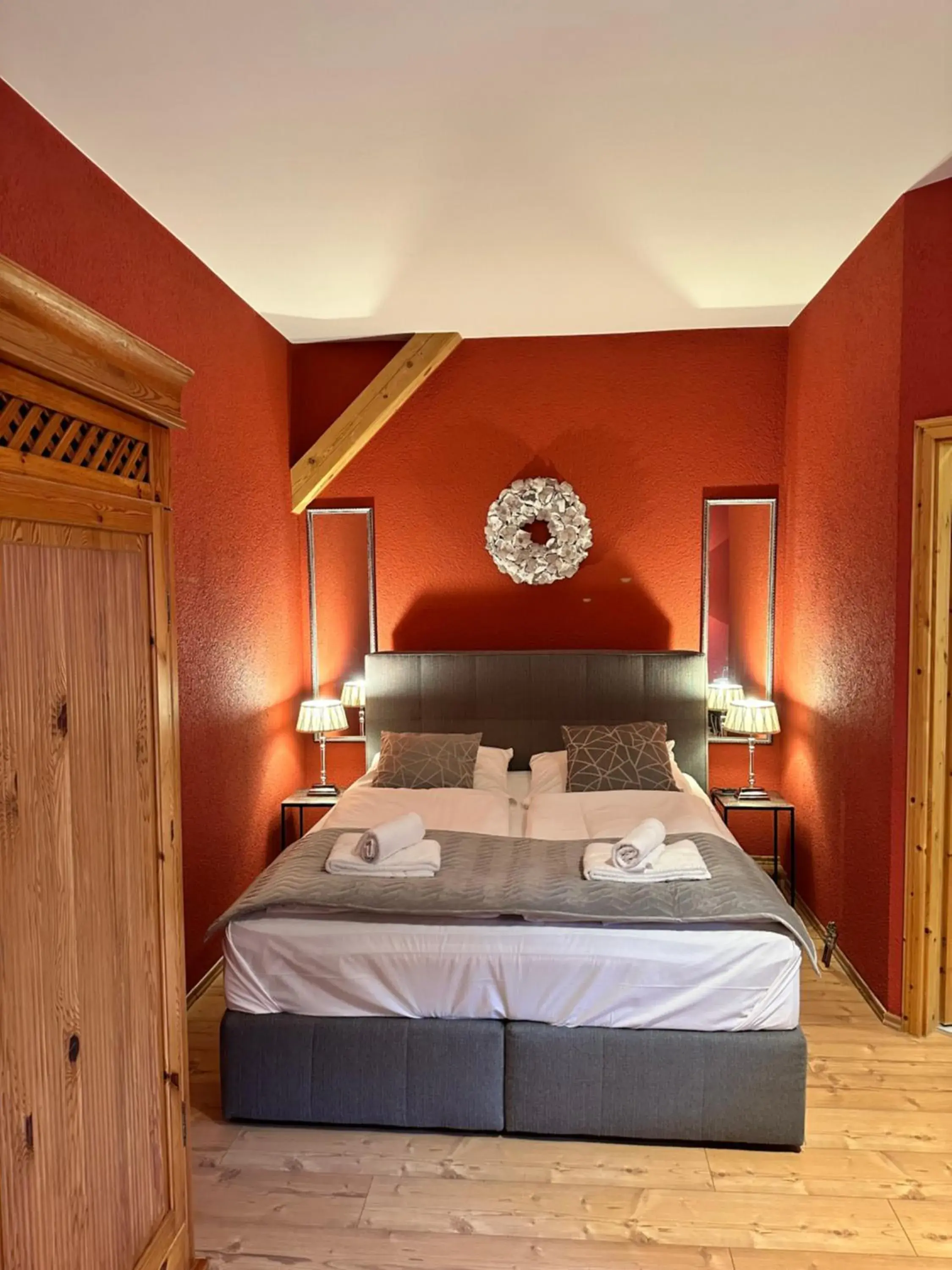 Deluxe Double Room (2 Adults + 1 Child) - single occupancy in Hotel Henriettenhof Weimarer Land, Weimar-Bad Berka Deluxe Double Room (2 Adults + 1 Child) - single occupancy in Hotel Henriettenhof Weimarer Land, Weimar-Bad Berka