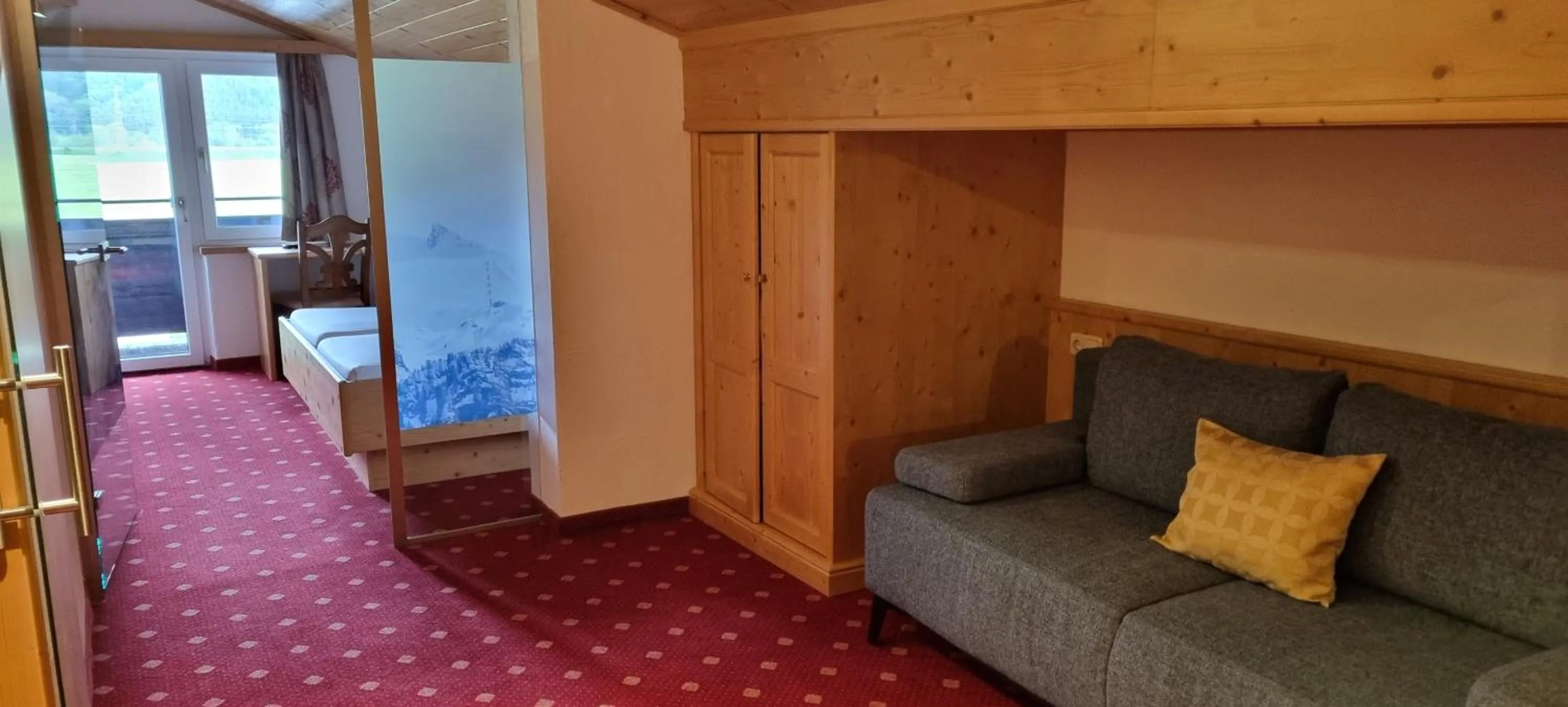 Photo of the whole room in Hotel Quehenberger