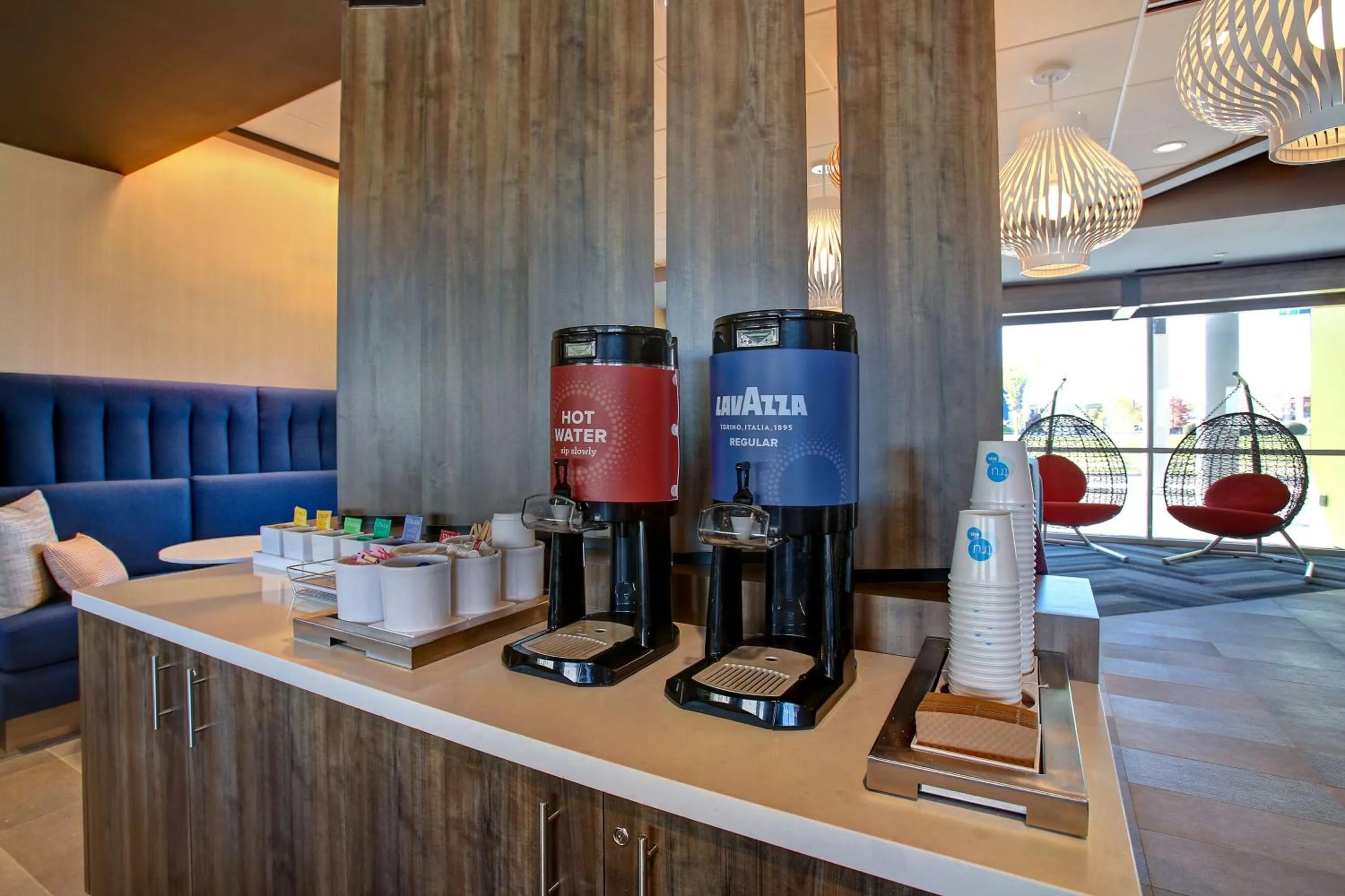 Lobby or reception in Tru By Hilton Monroe, Oh