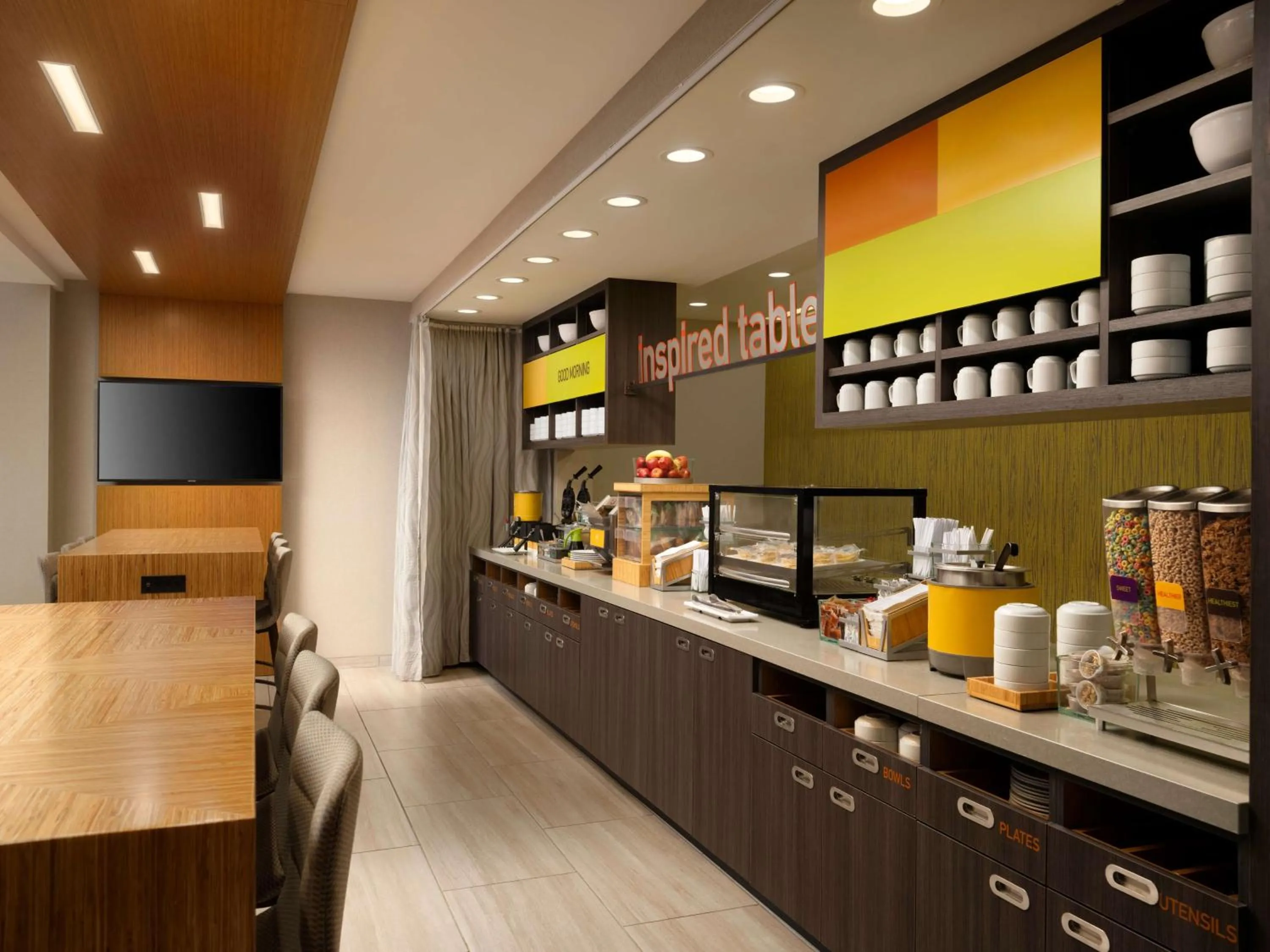 Breakfast in Home2 Suites Troy, OH