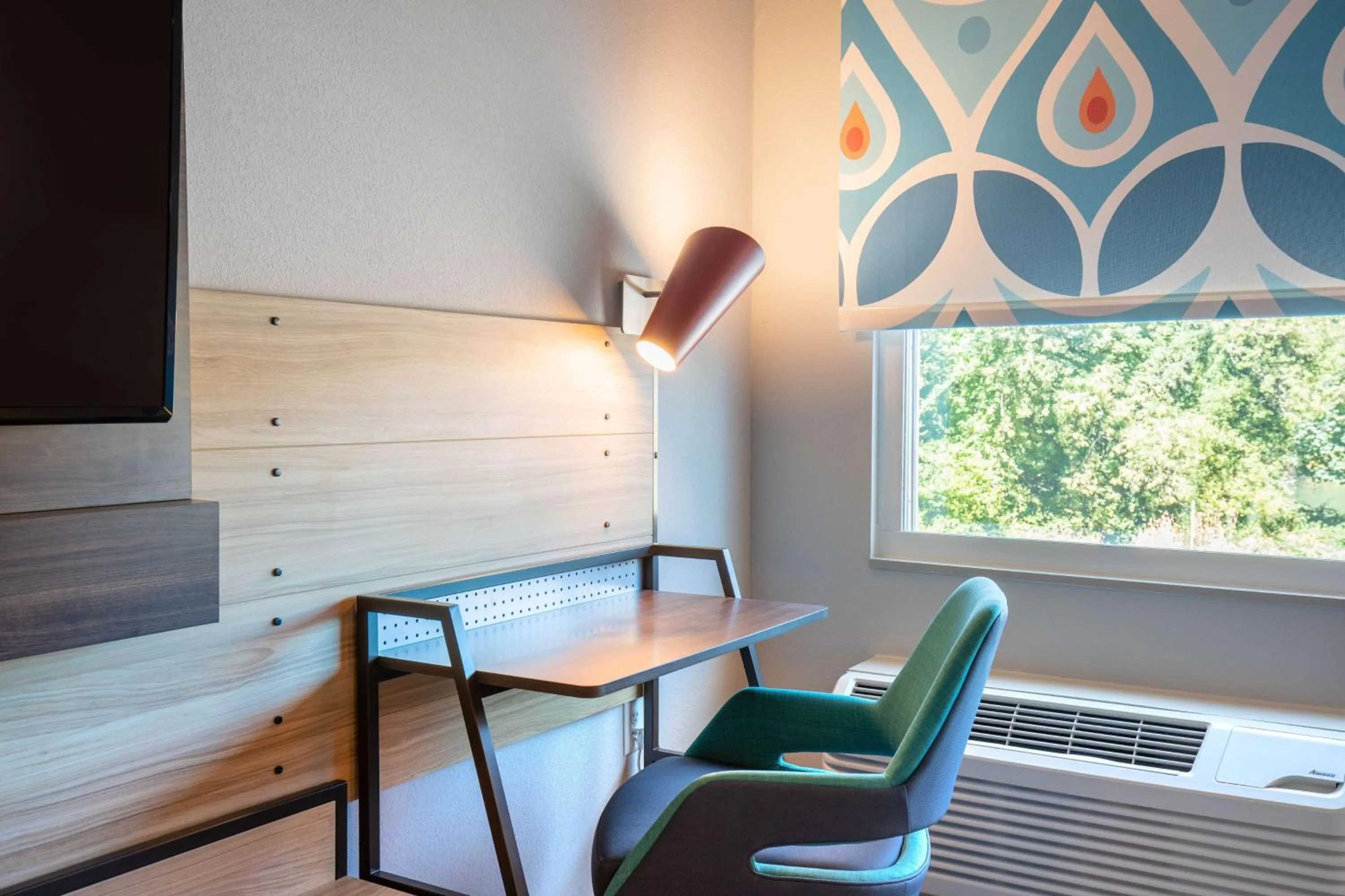 Bedroom, Bed in Tru By Hilton Eugene, Or