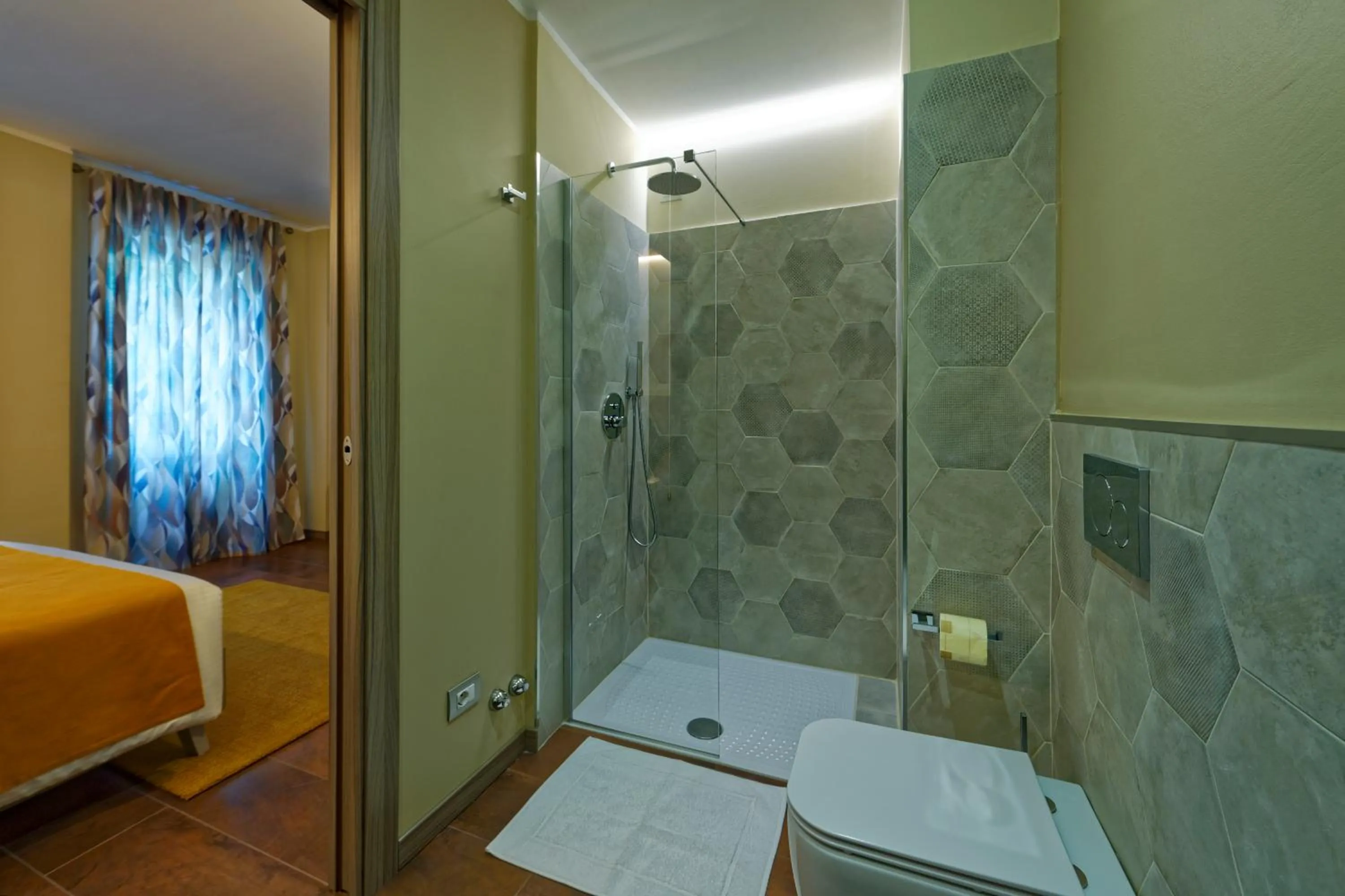 Bathroom, Bed in RED RIBBON