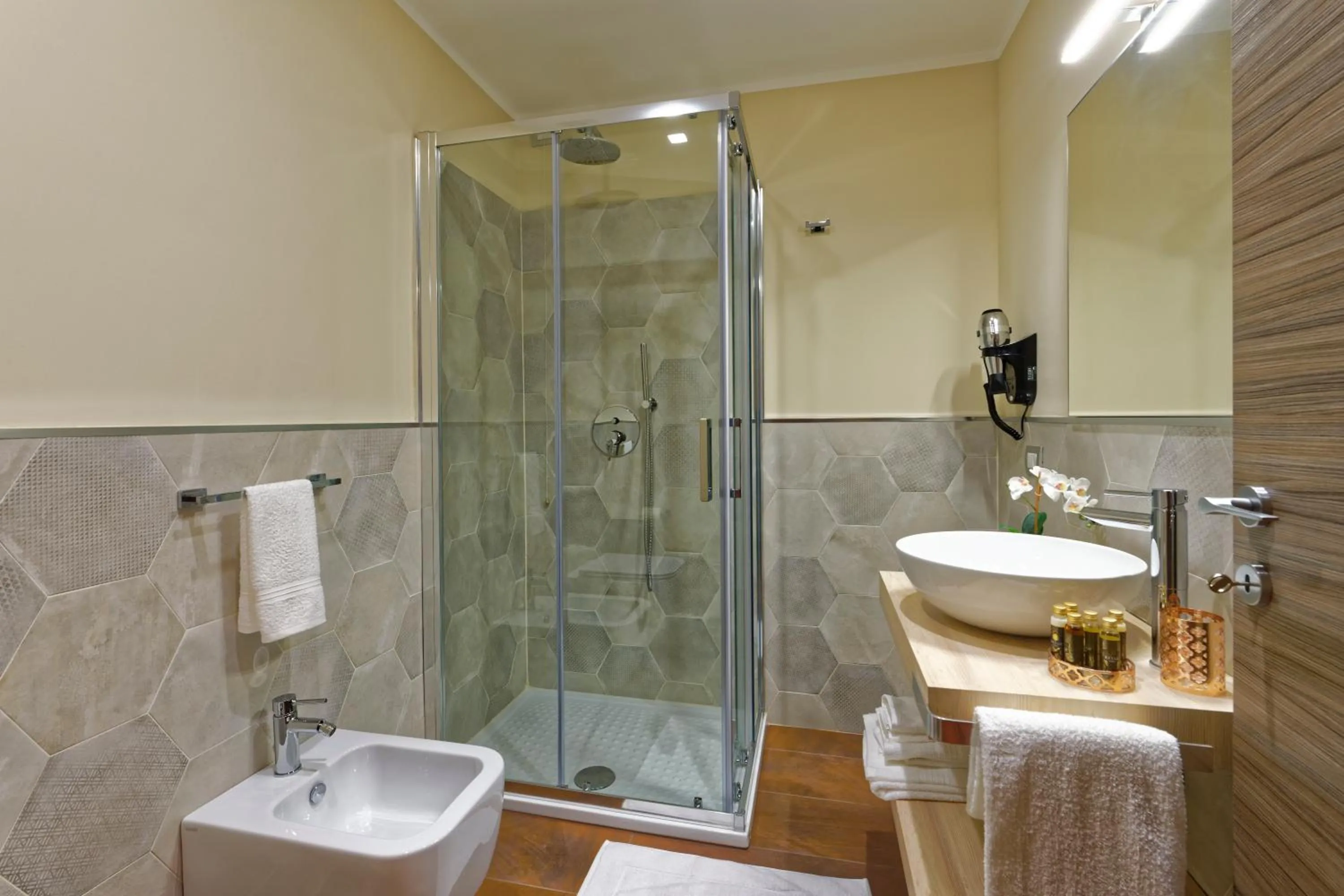 Bathroom in RED RIBBON