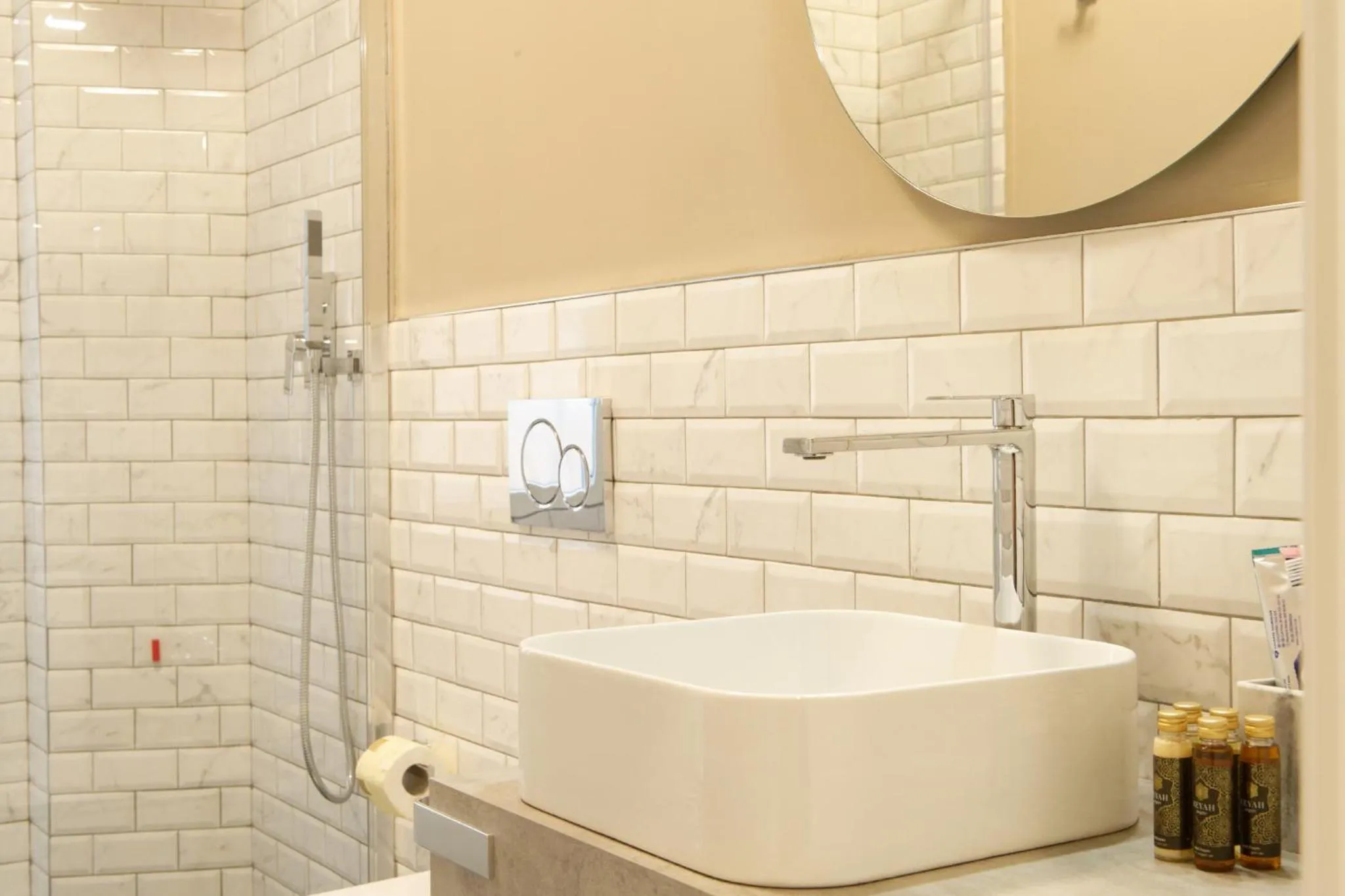 Bathroom in RED RIBBON