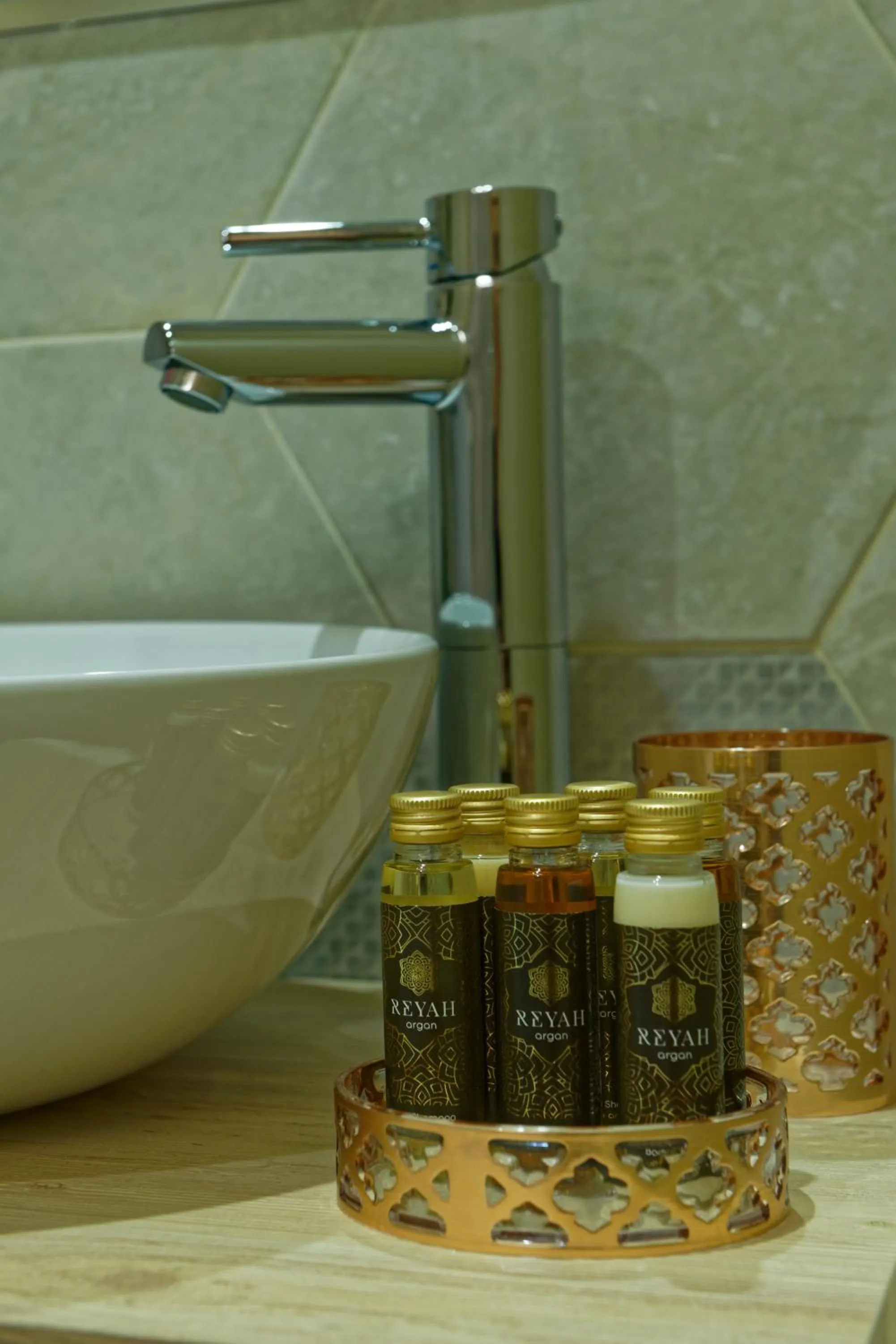 Bathroom in RED RIBBON