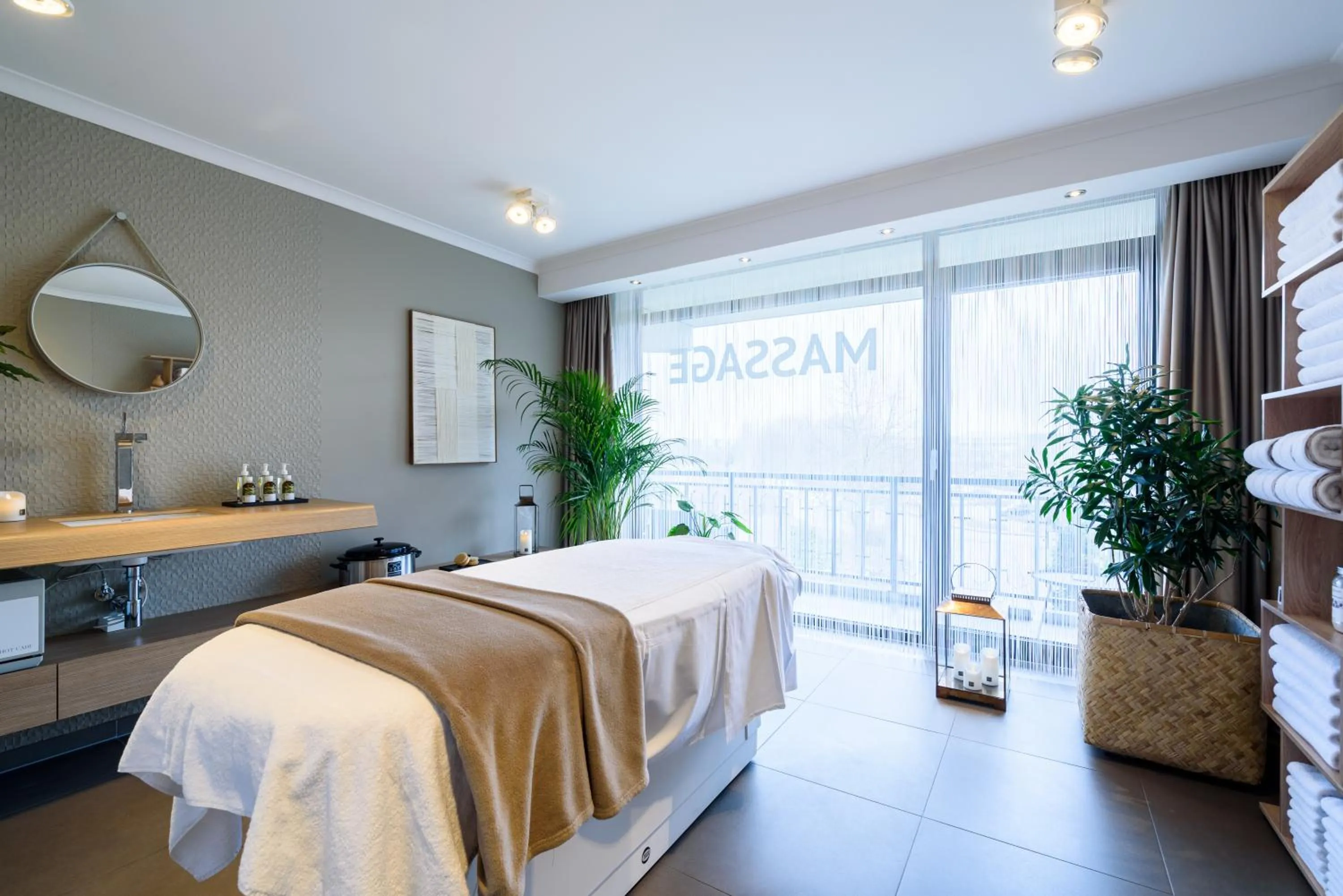 Spa and wellness centre/facilities, Bed in Van der Valk Hotel Berlin Brandenburg