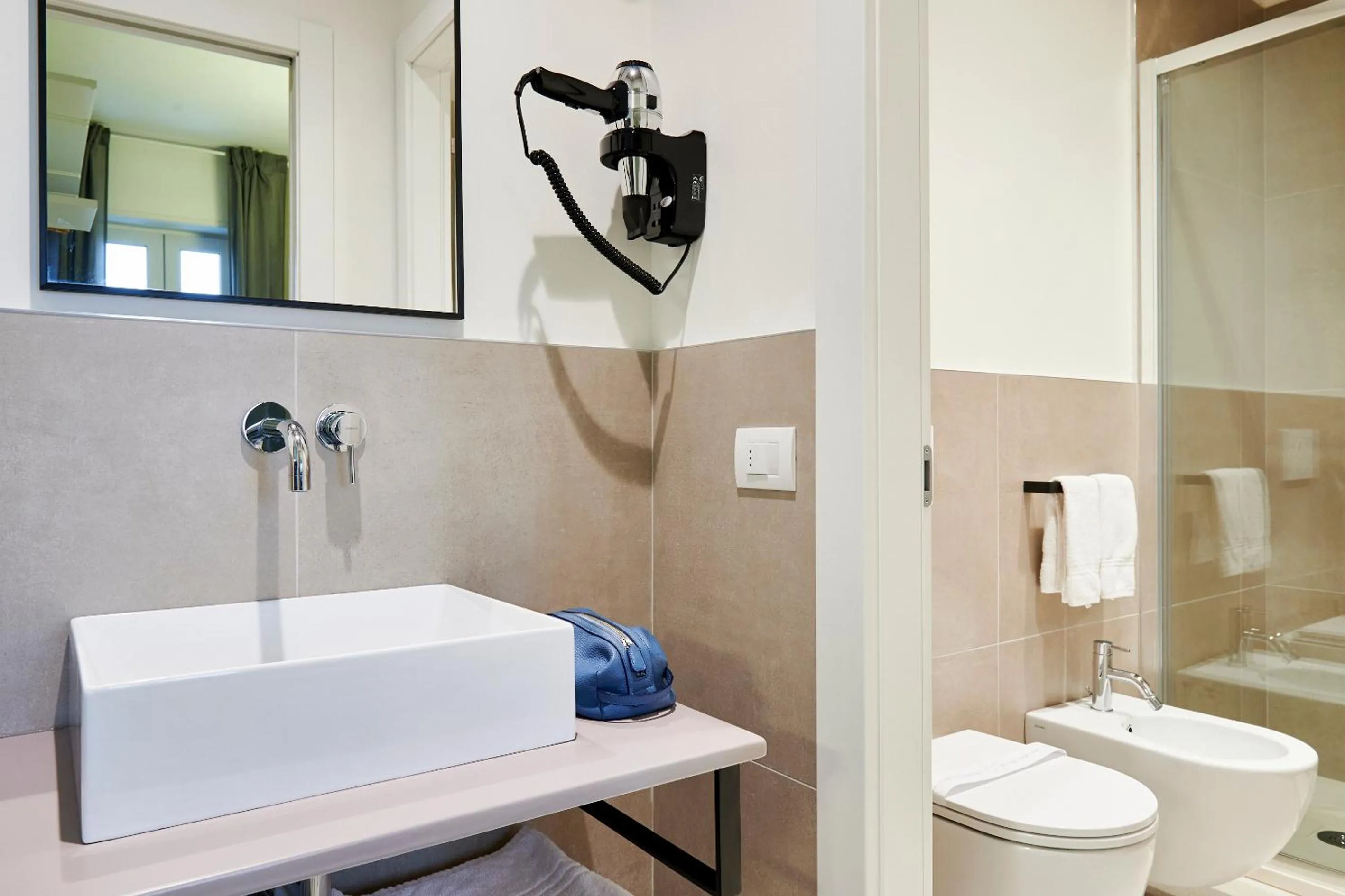 Shower in GREEN RIBBON