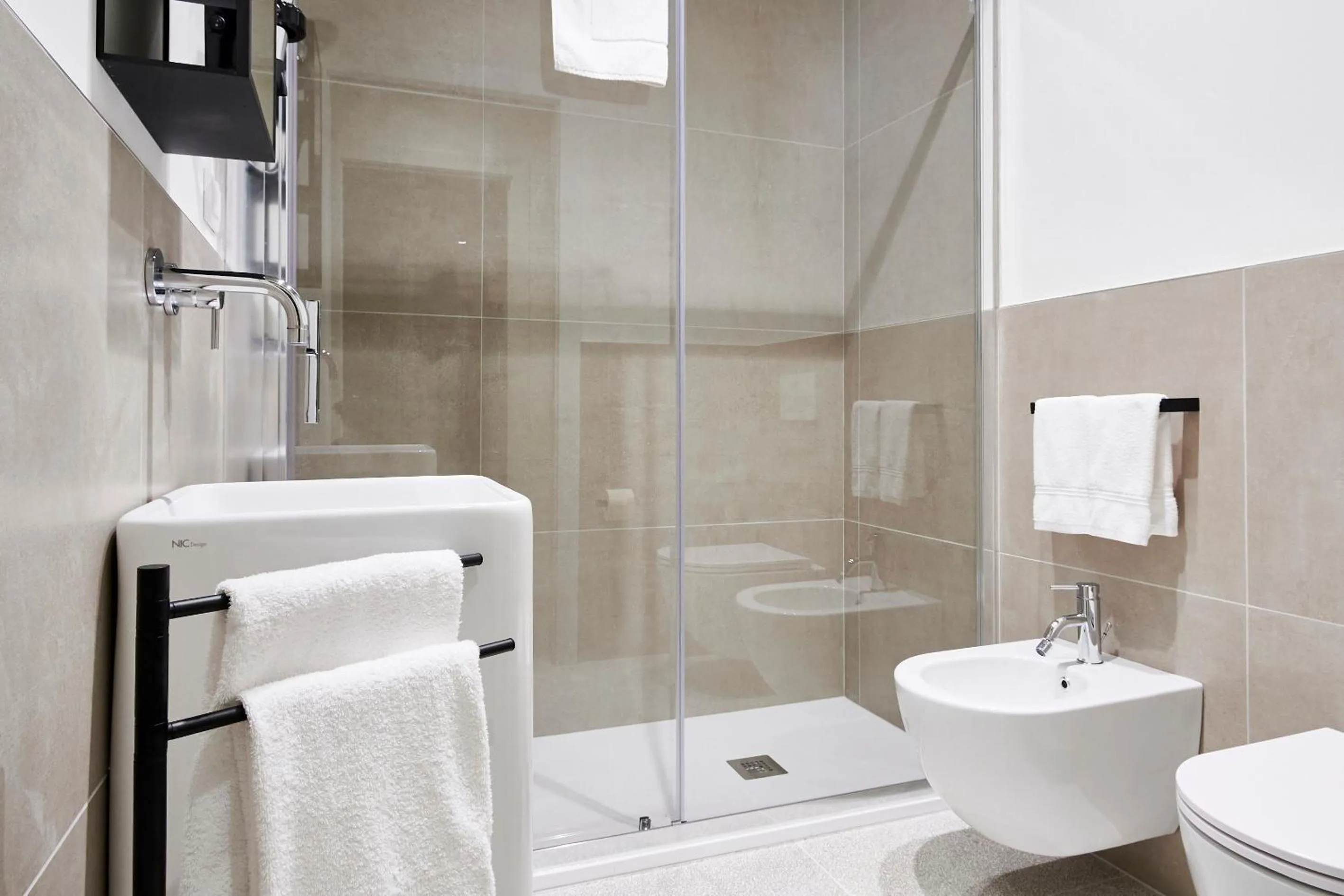 Shower in GREEN RIBBON