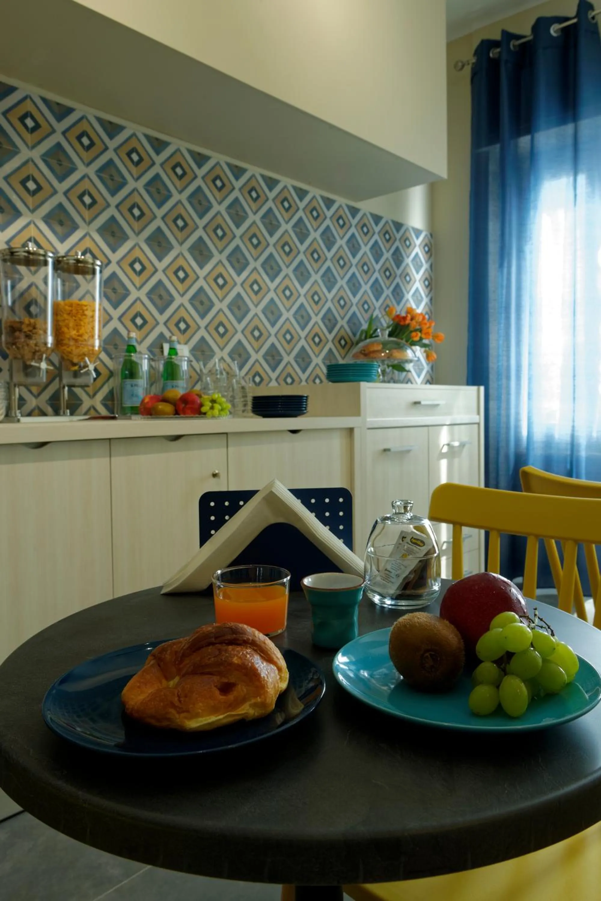 Breakfast in GREEN RIBBON