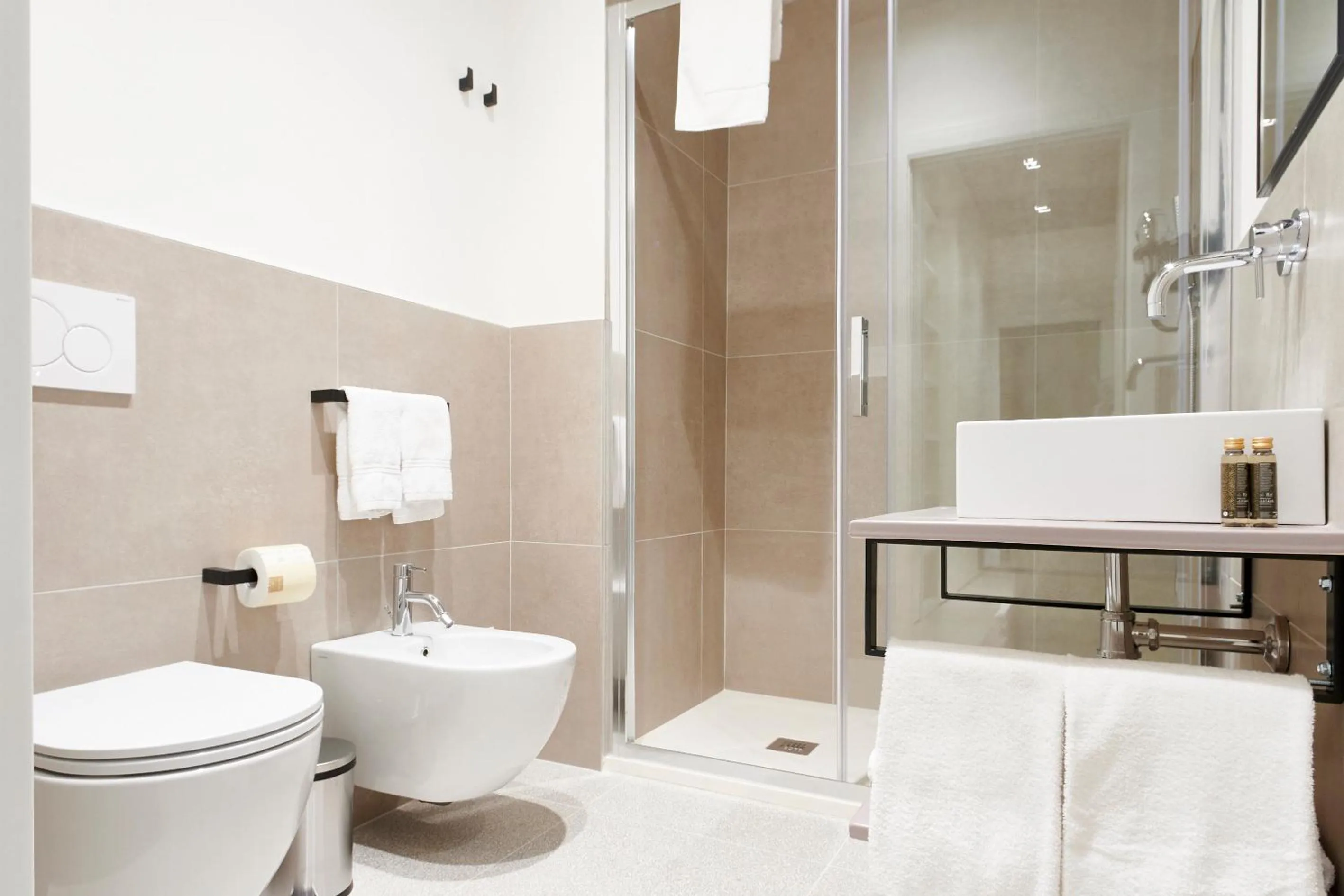 Shower in GREEN RIBBON