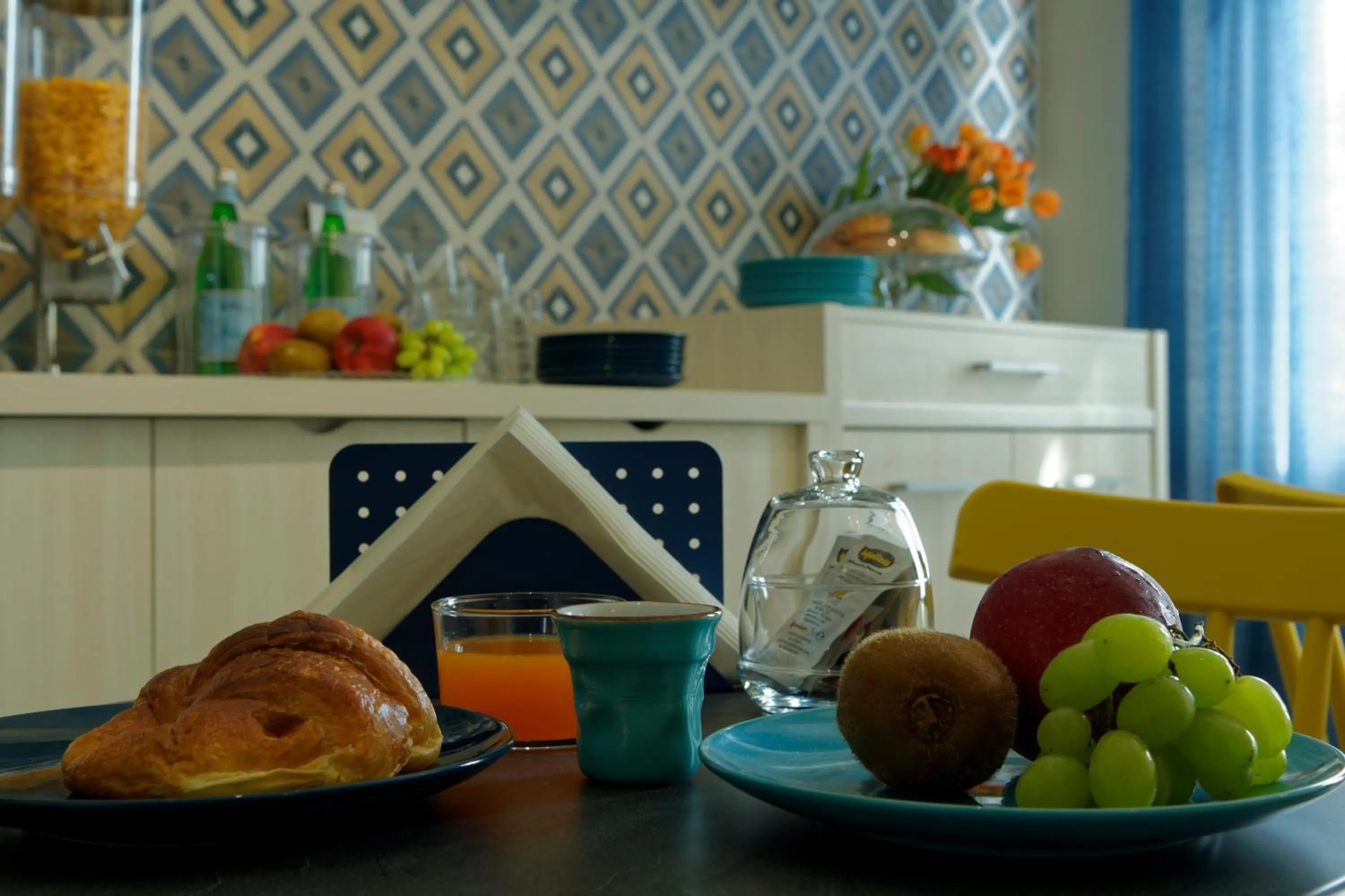 Breakfast in GREEN RIBBON