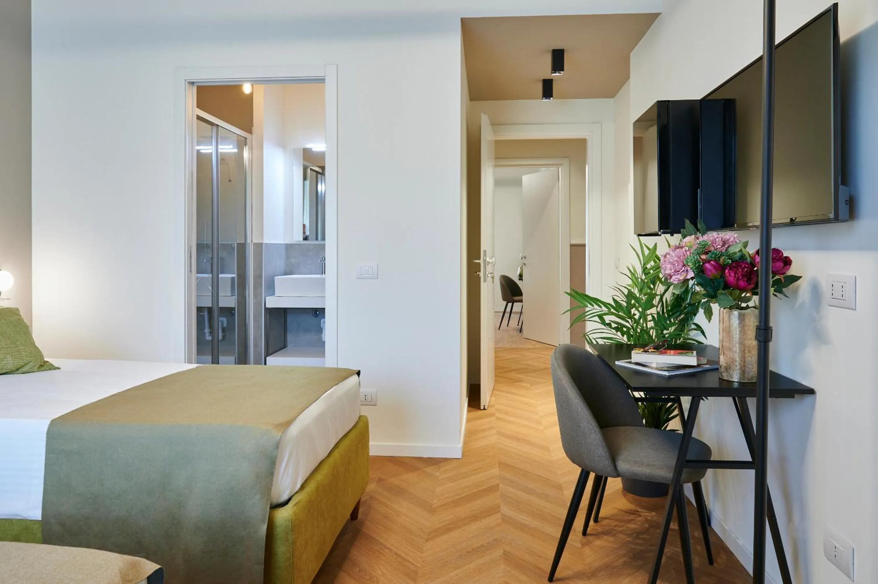 Photo of the whole room, Bed in WHITE RIBBON