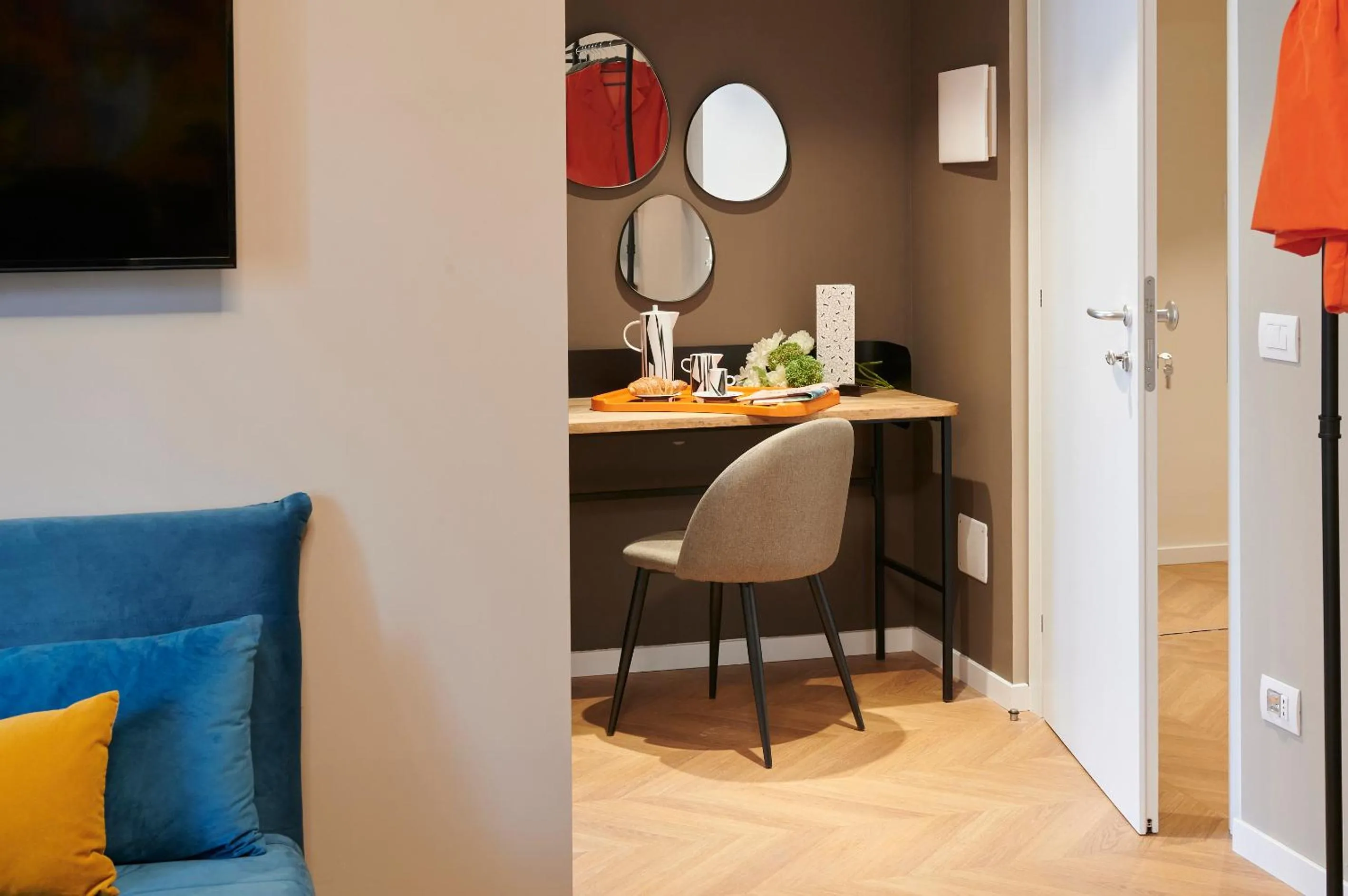 Photo of the whole room in WHITE RIBBON