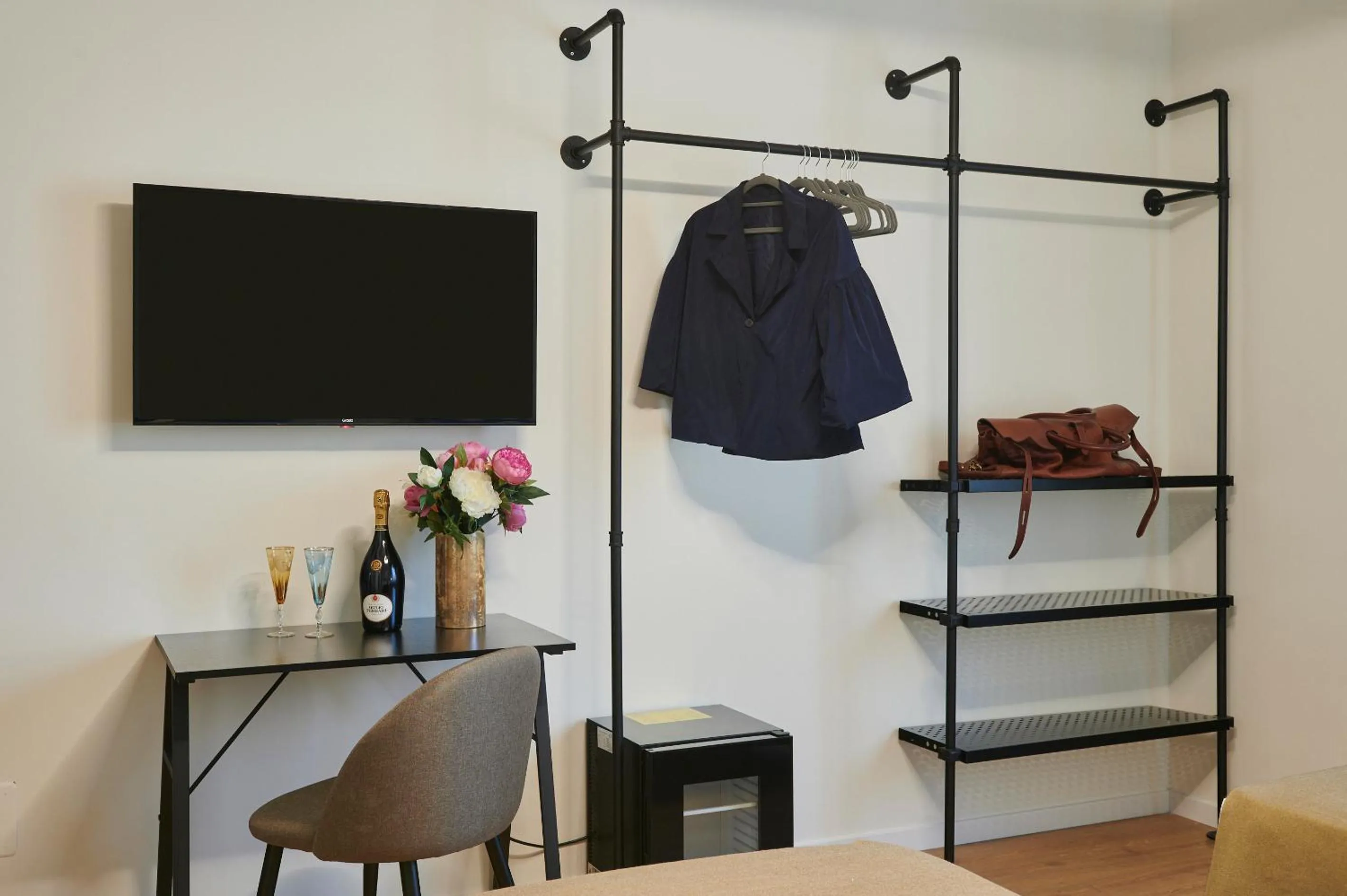 hair dresser in WHITE RIBBON