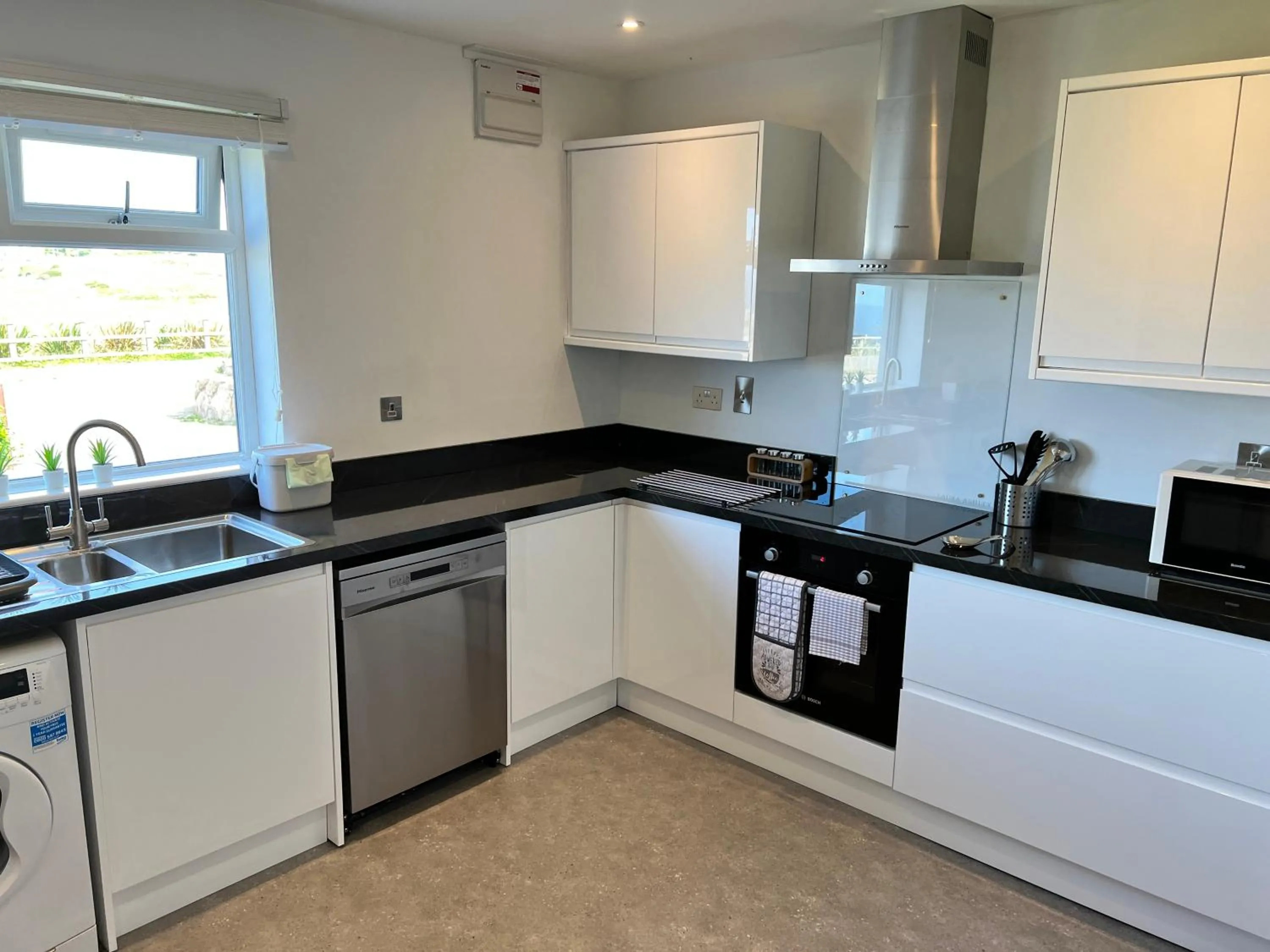 Kitchen or kitchenette in Sennen Cove Cottage