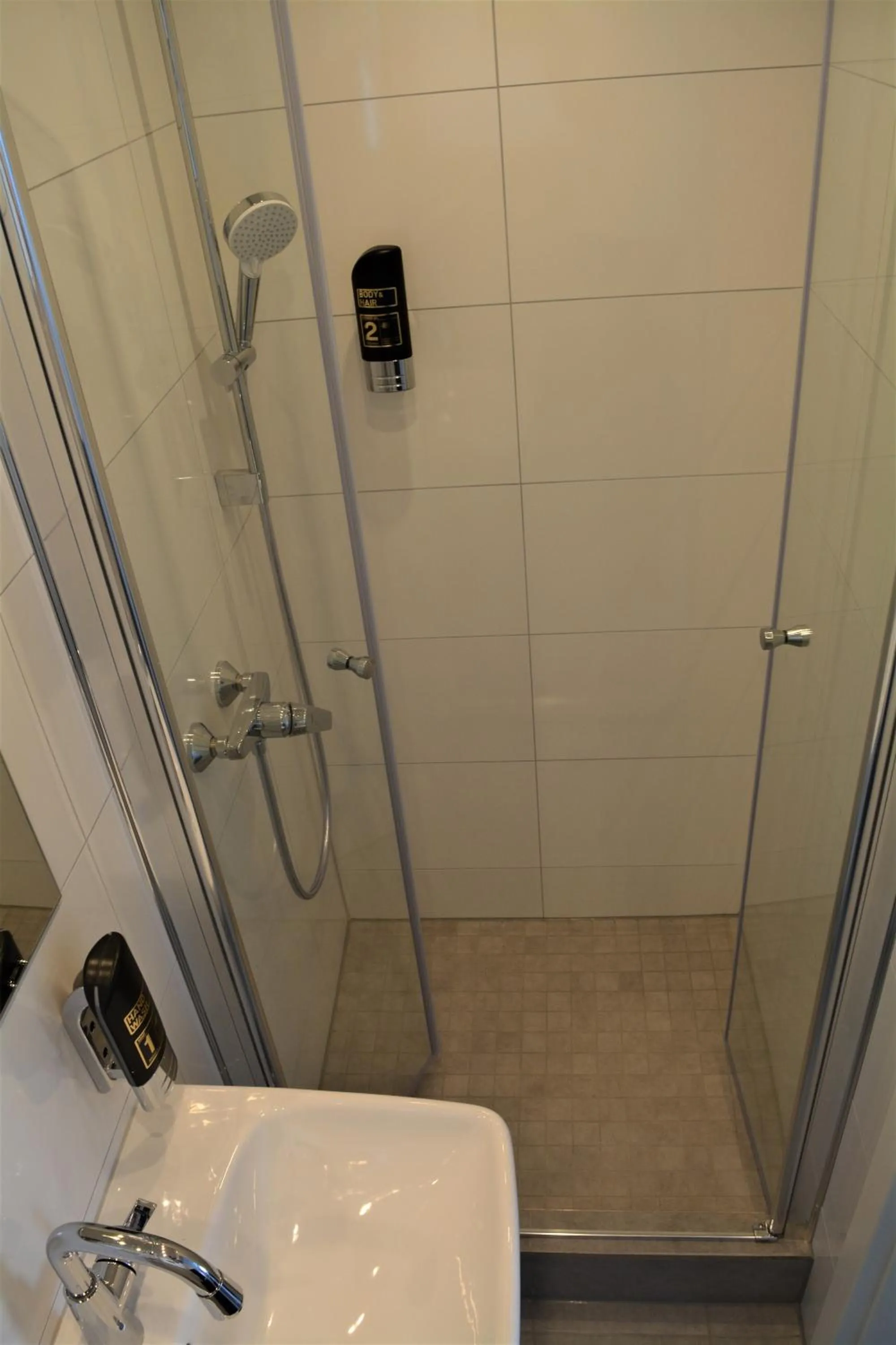 Shower in Hotel BaWü