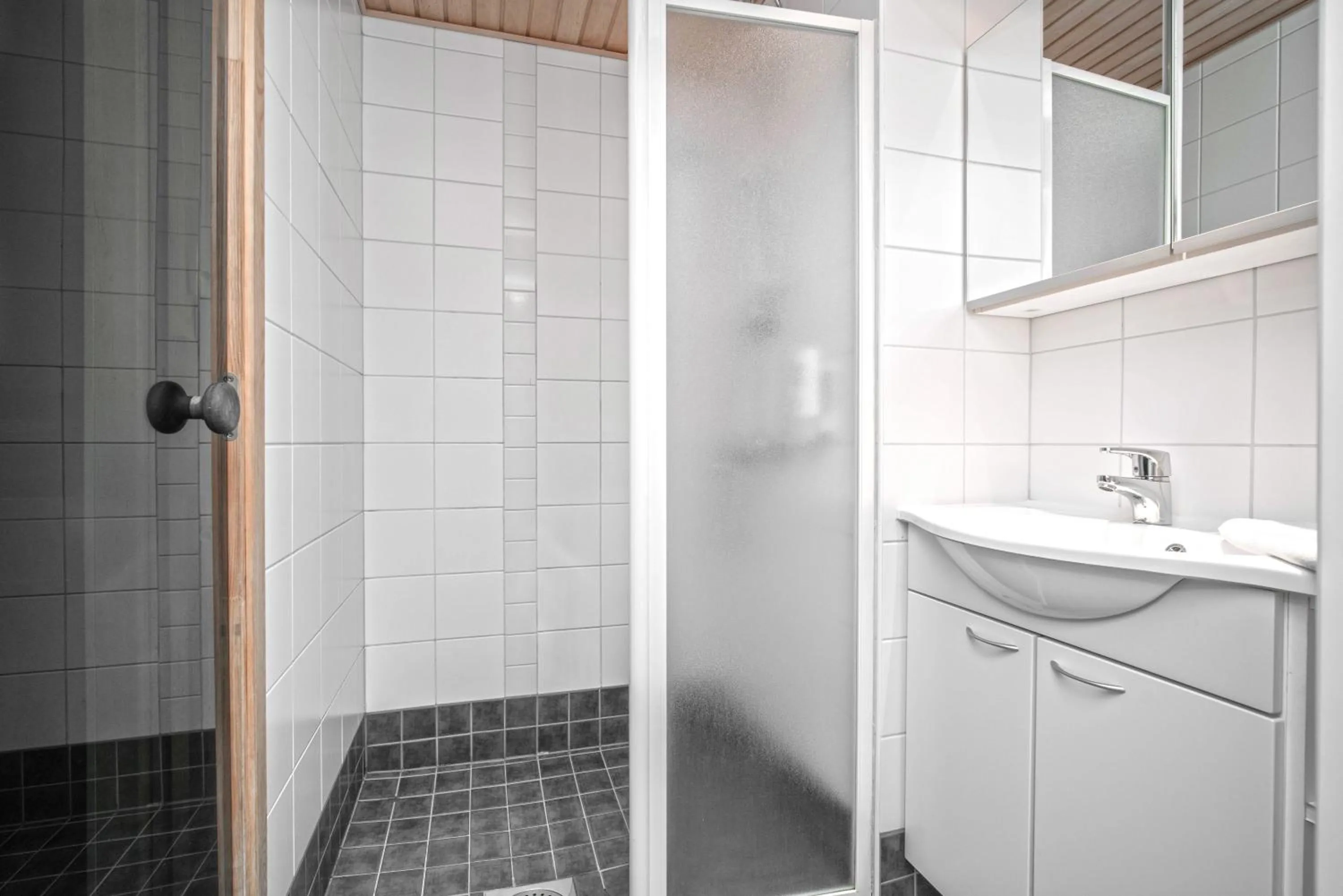 Bathroom in Ski-Inn RukaSuites