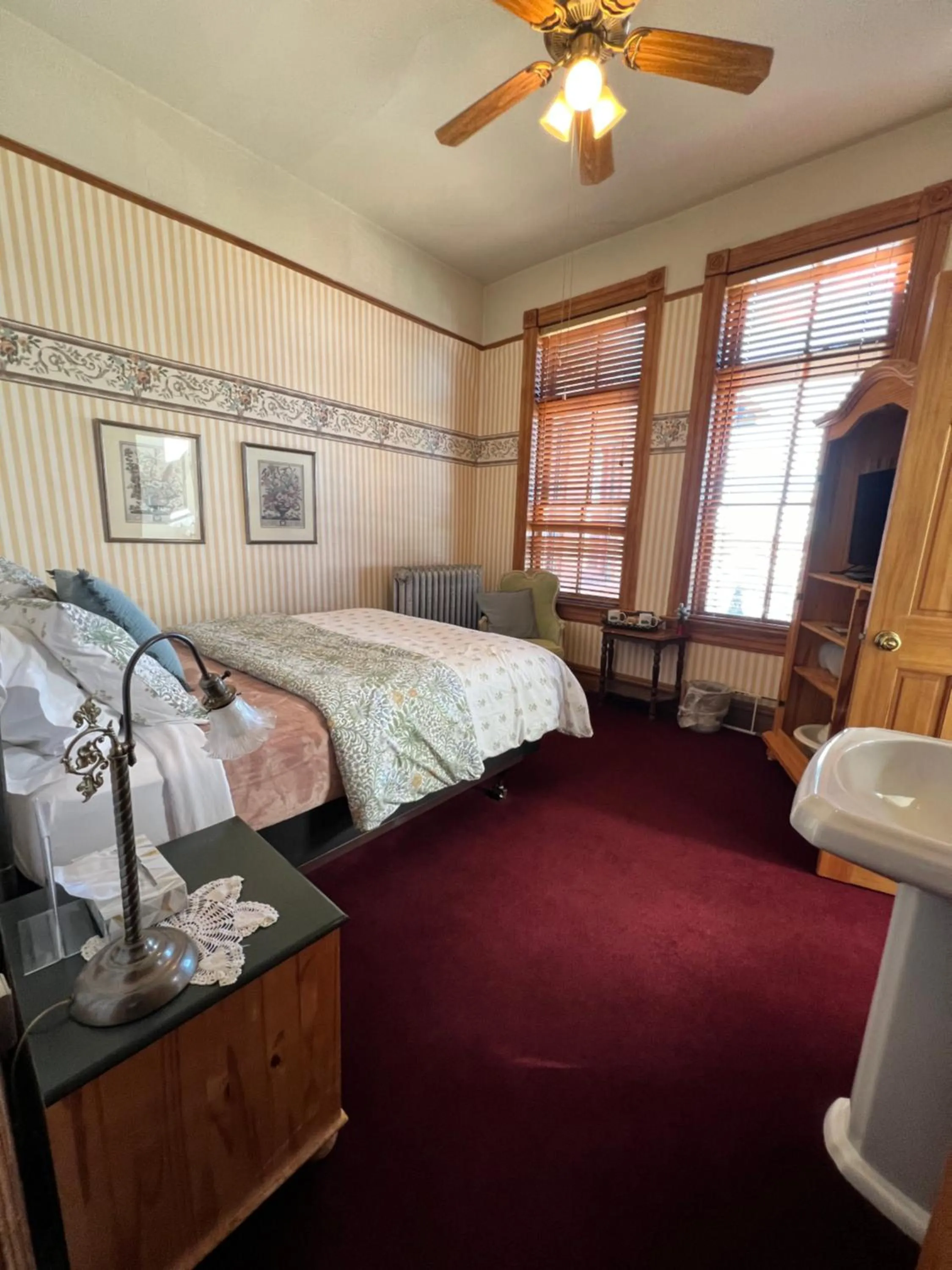 Bedroom in Hotel St Nicholas