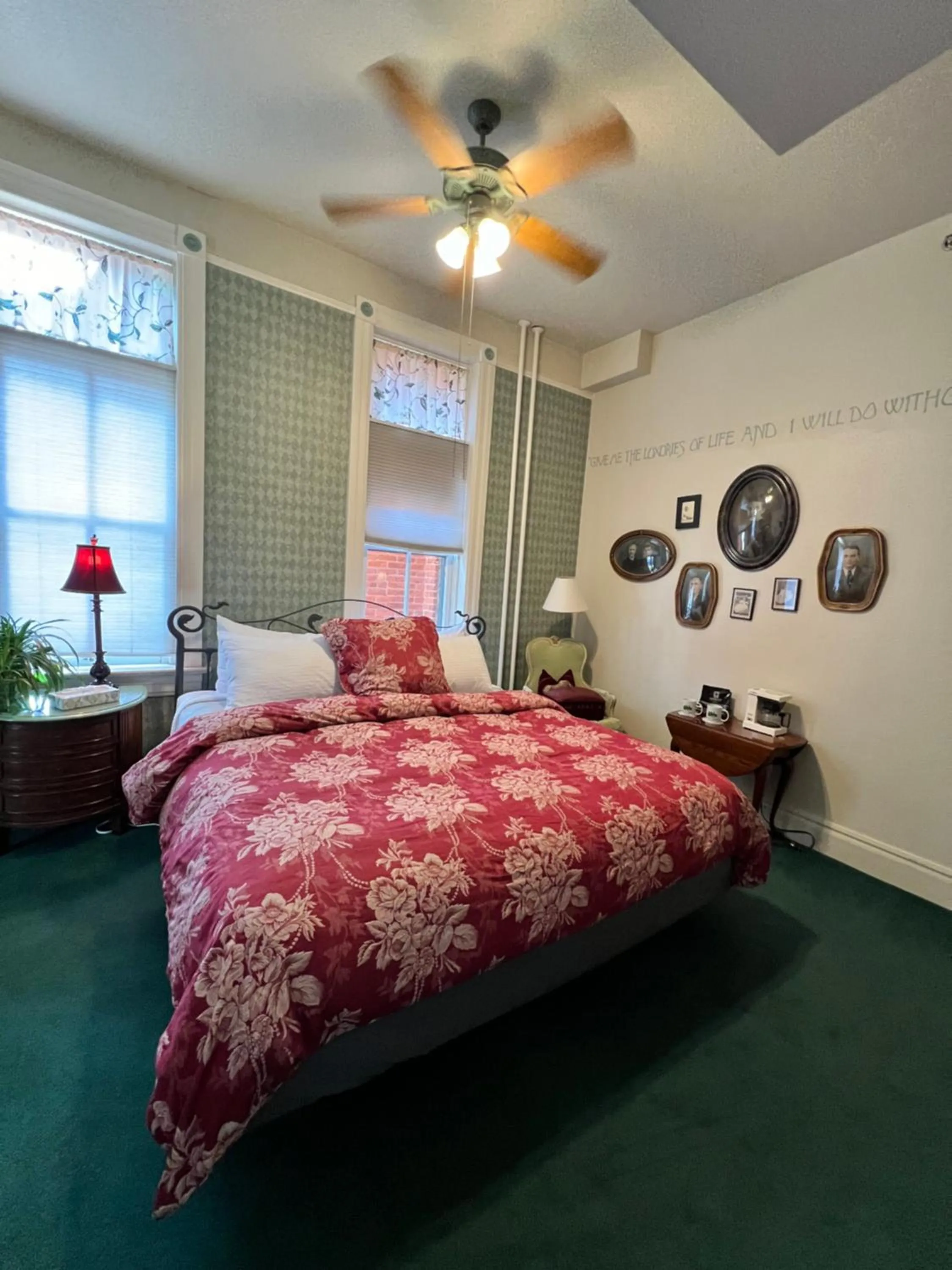 Bedroom in Hotel St Nicholas