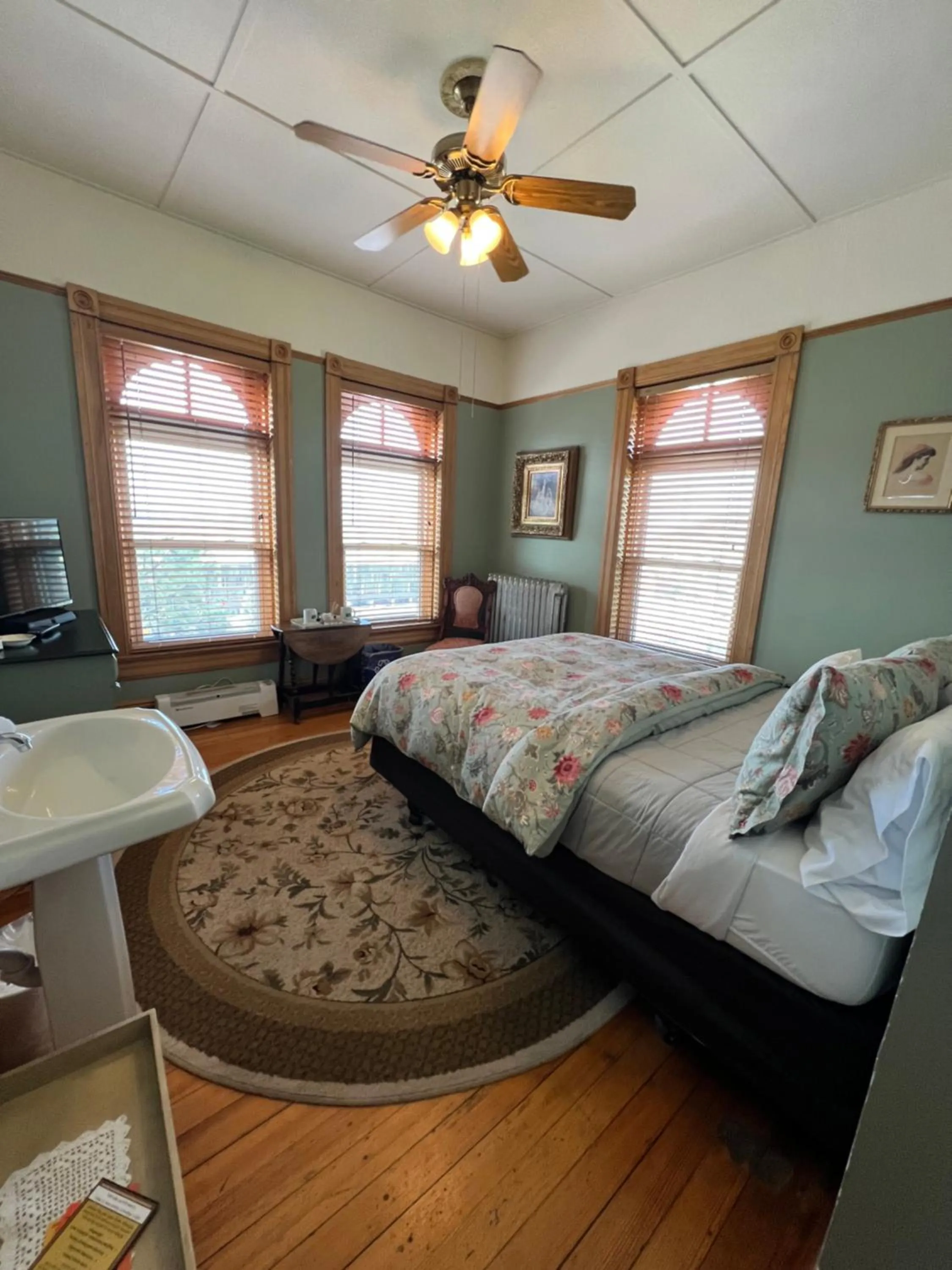 Bedroom in Hotel St Nicholas