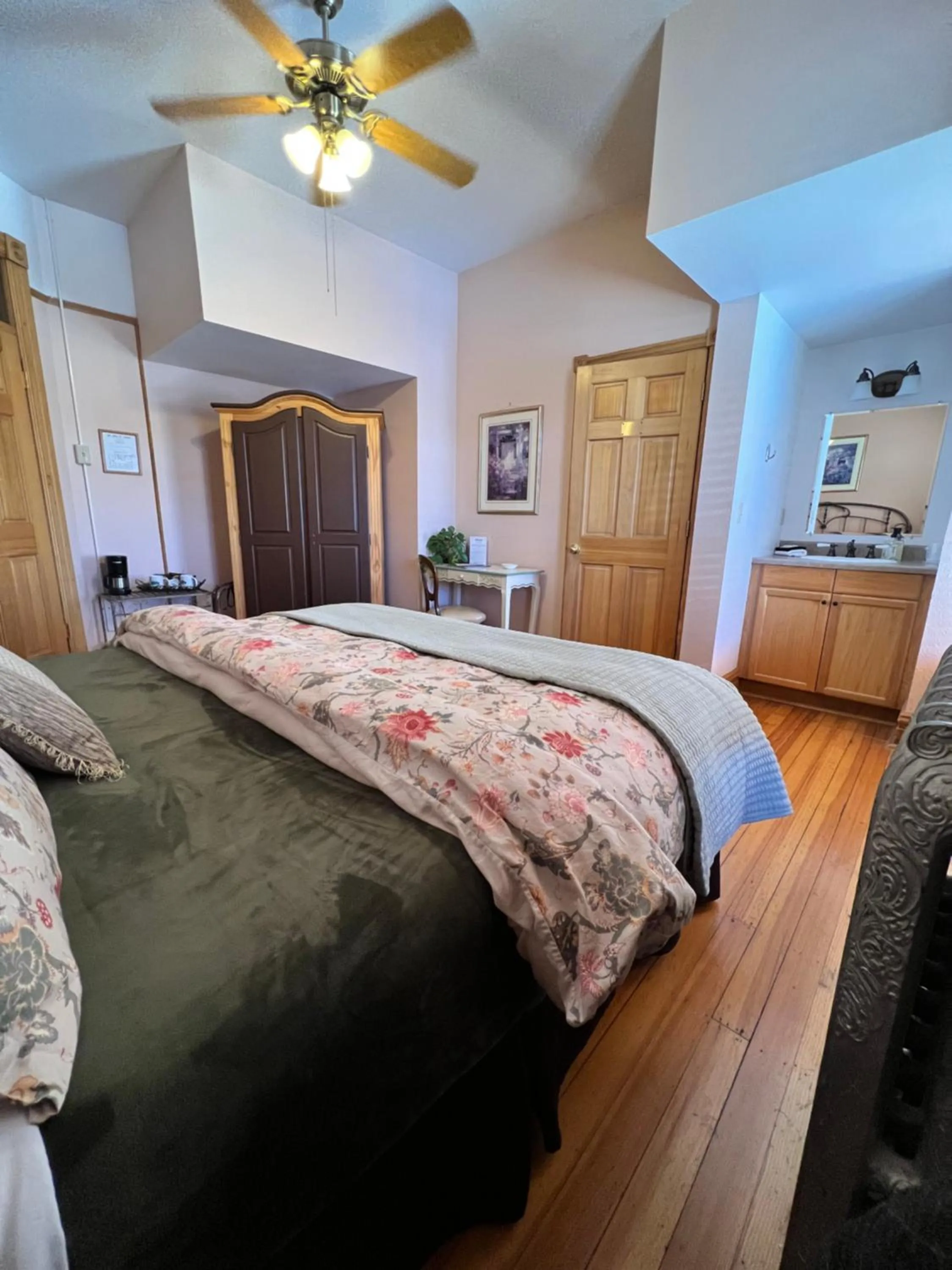 Bedroom in Hotel St Nicholas