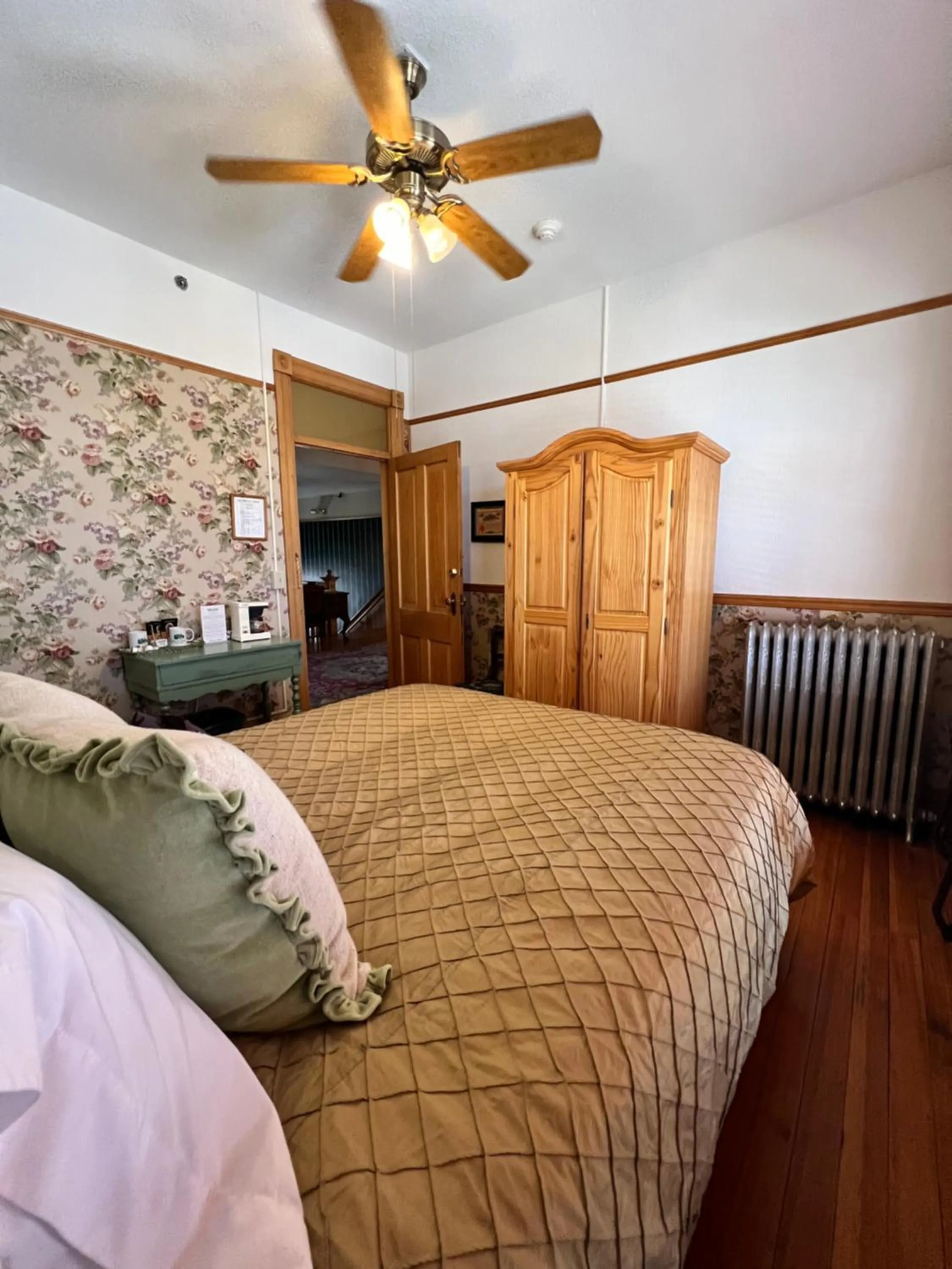 Bedroom in Hotel St Nicholas