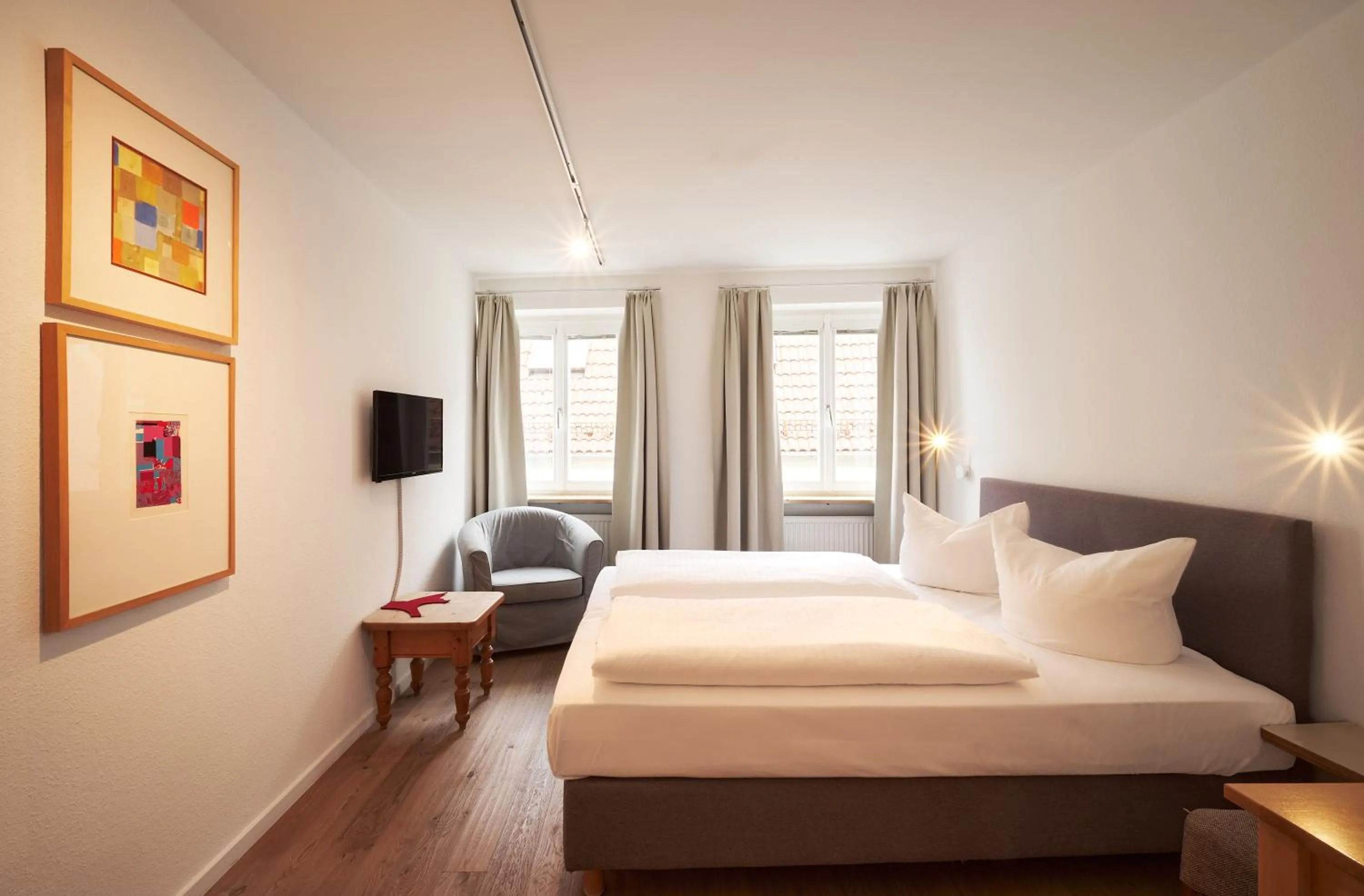 Photo of the whole room, Bed in Fuchsbräu