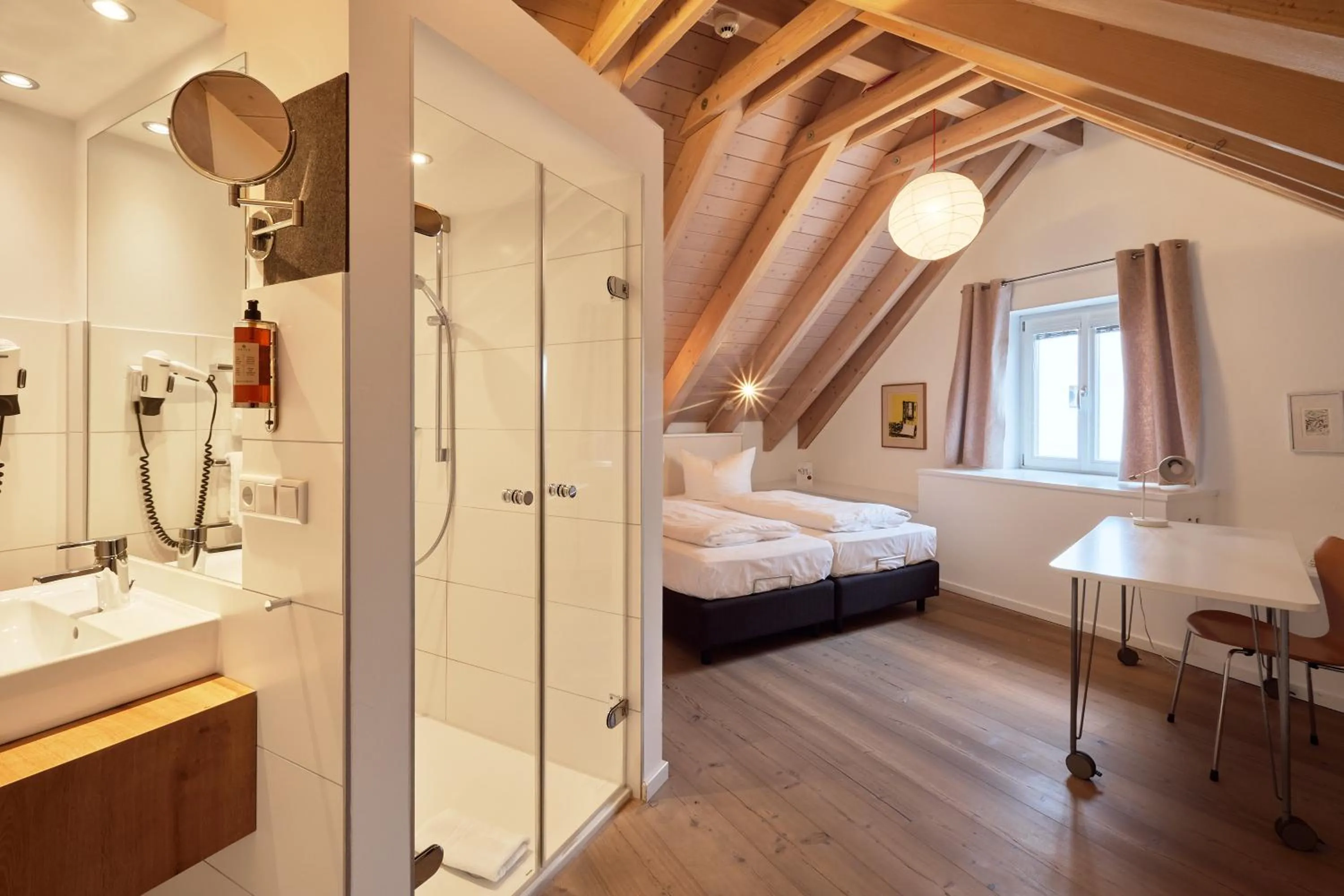 Photo of the whole room, Bed in Fuchsbräu