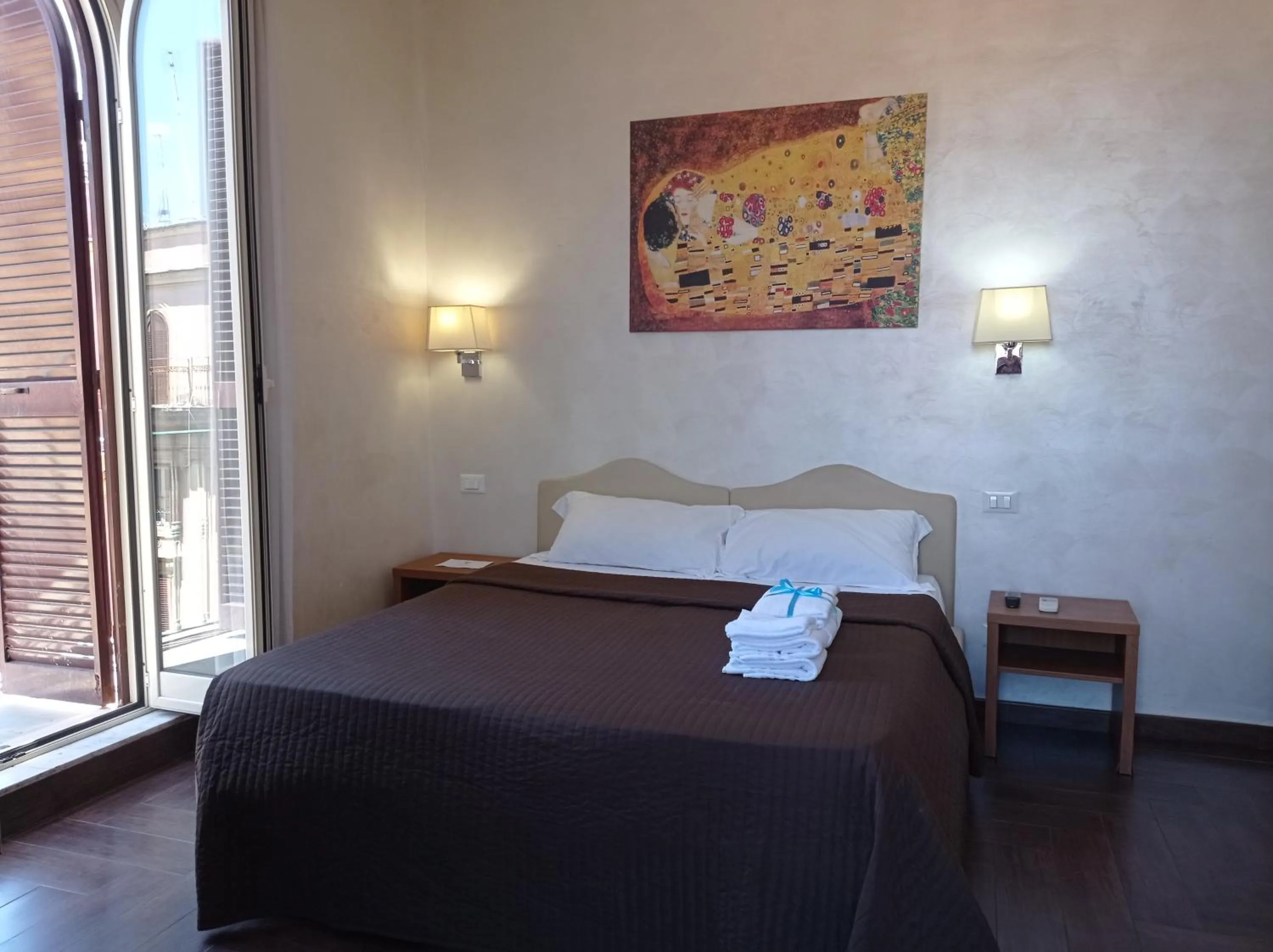 Bed in Rome Travellers Hotel