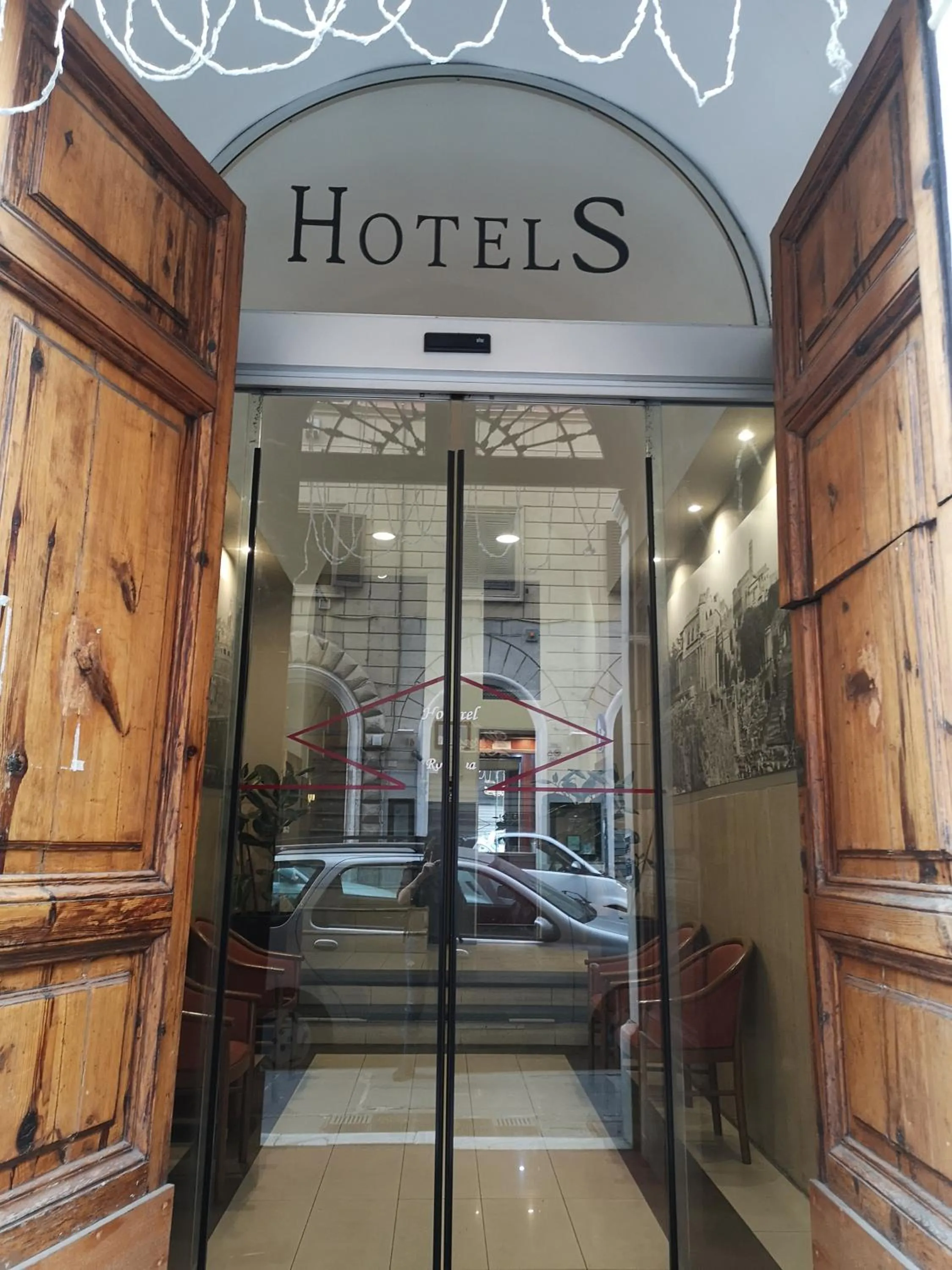 Facade/entrance in Rome Travellers Hotel