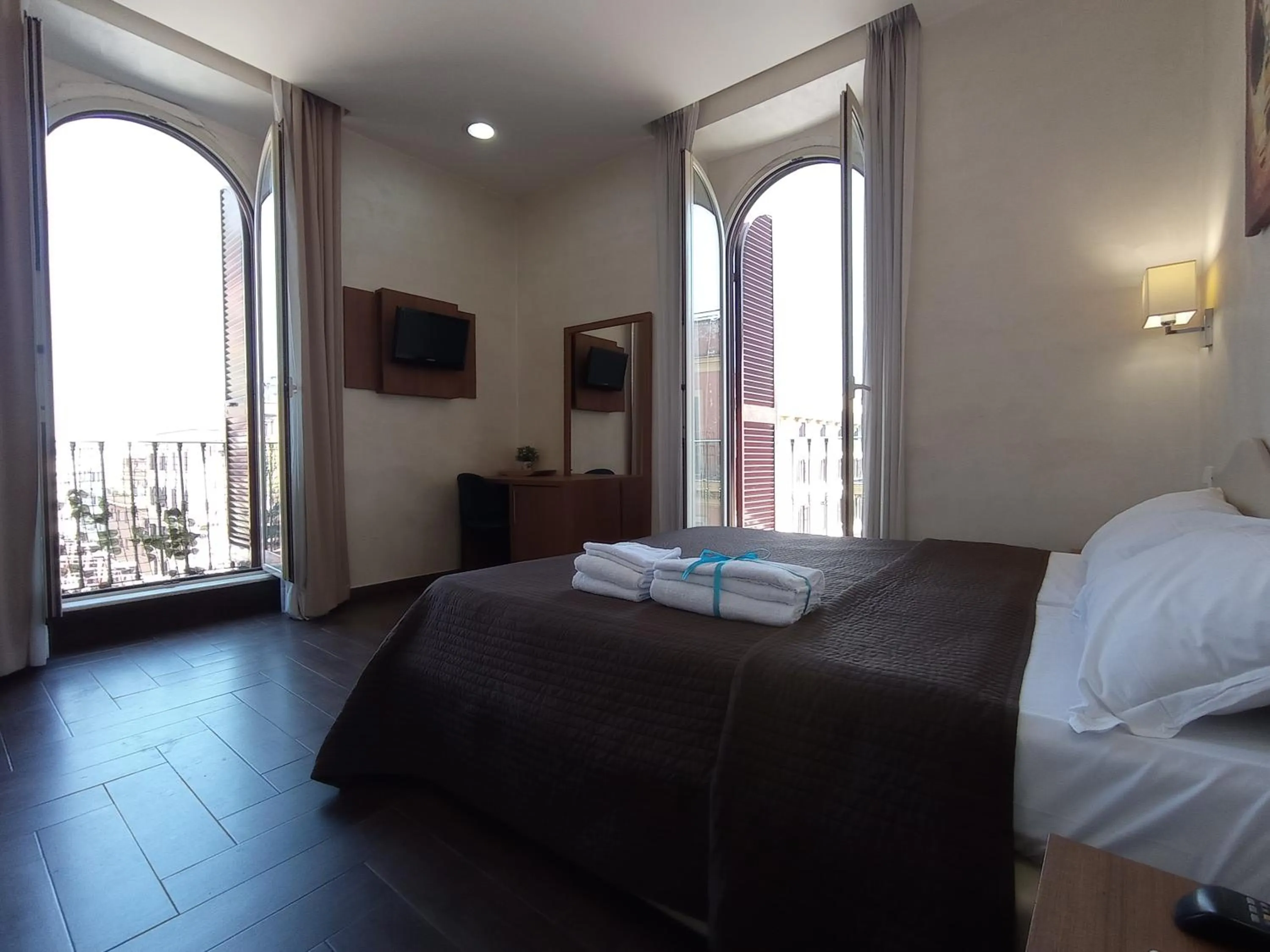 Bed in Rome Travellers Hotel