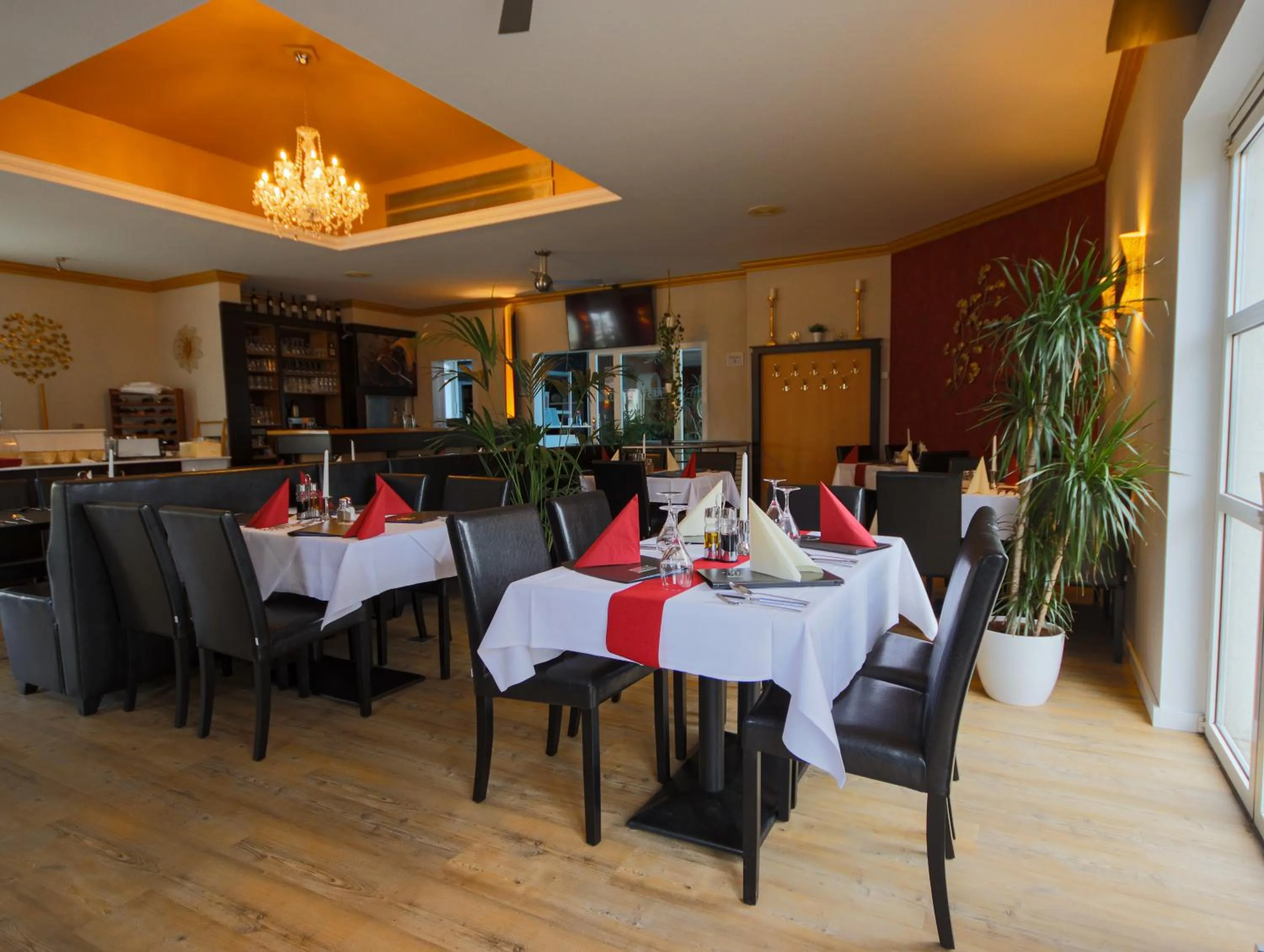 Restaurant/places to eat in Check Inn Hotel Merseburg