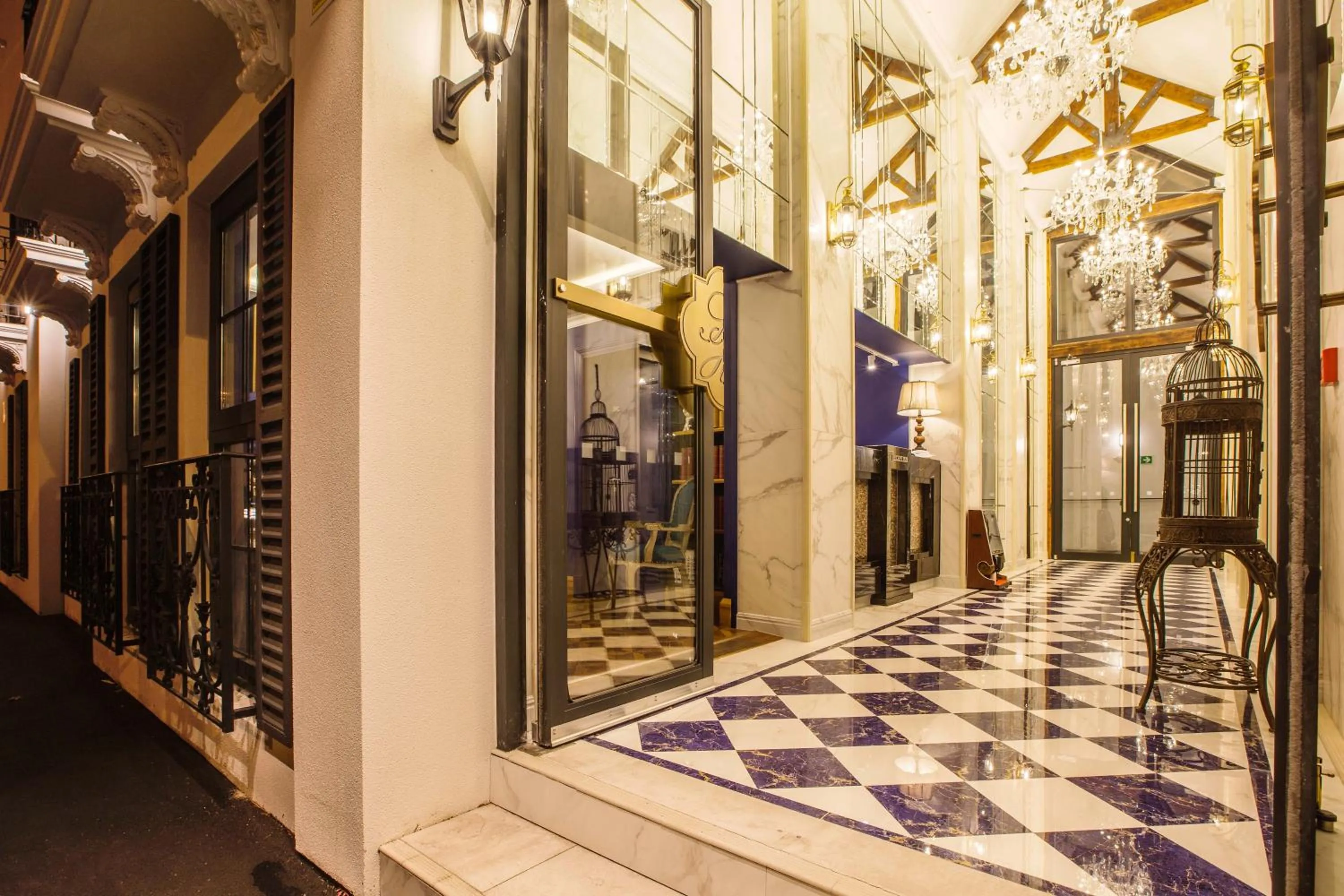 Property building in The Salisbury