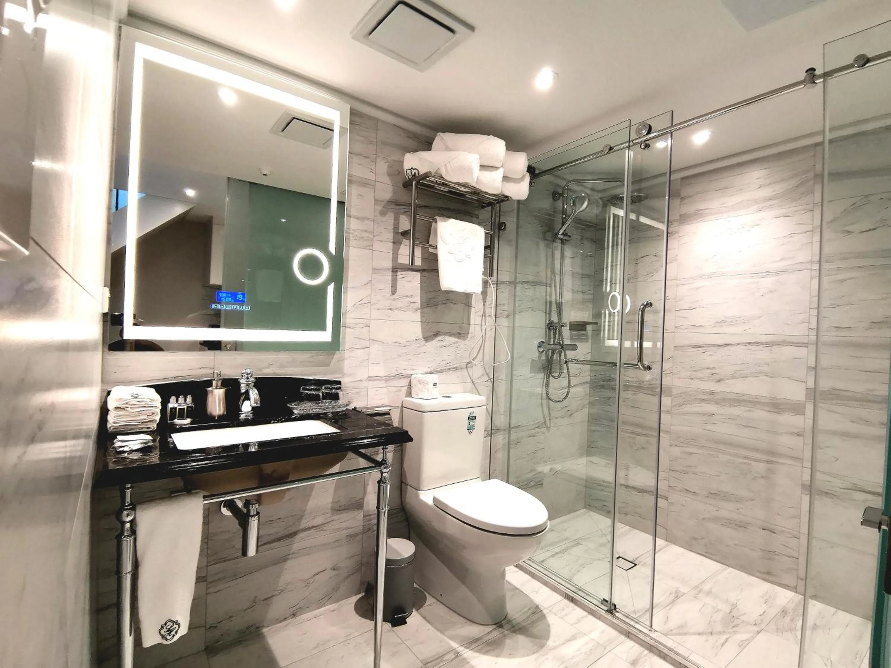 Bathroom in The Salisbury