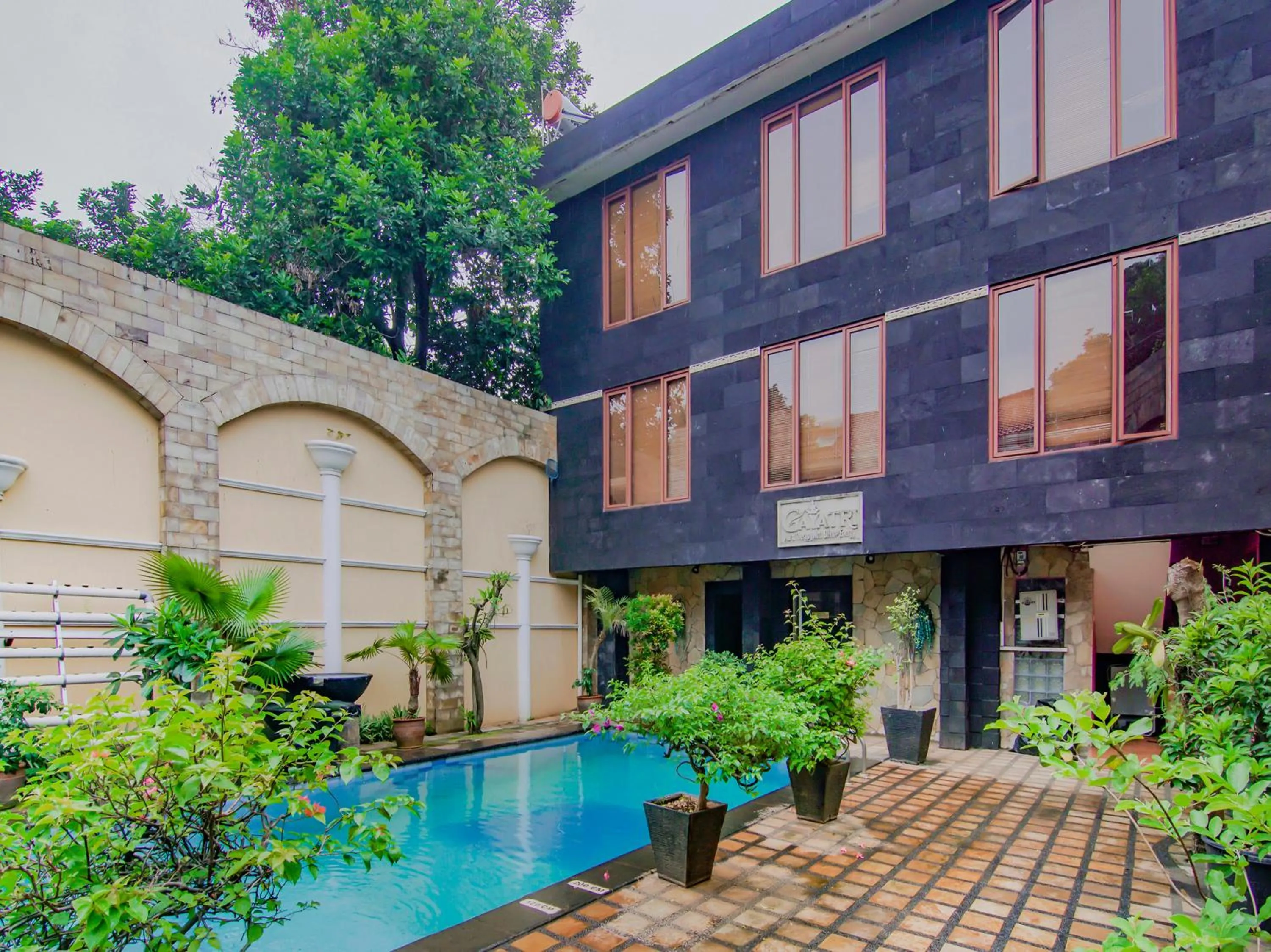 Swimming pool in Hotel O Gayatri Residence