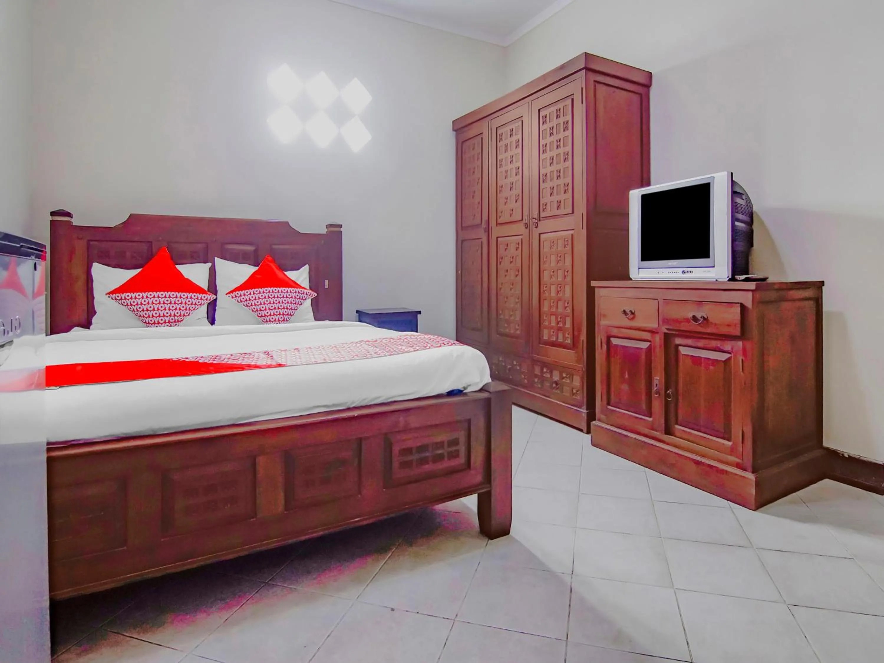 Bedroom, Bed in Hotel O Gayatri Residence