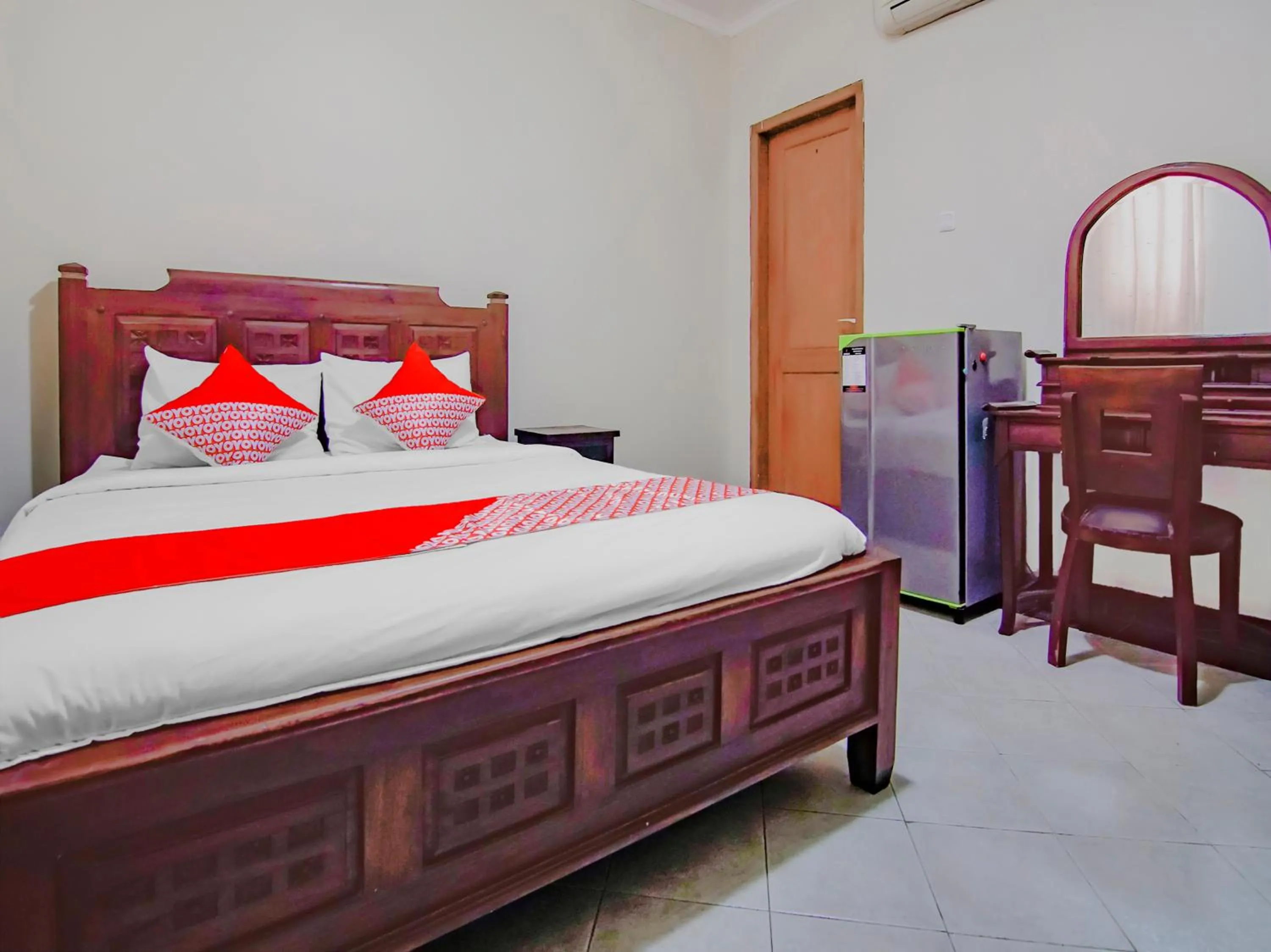 Bedroom, Bed in Hotel O Gayatri Residence