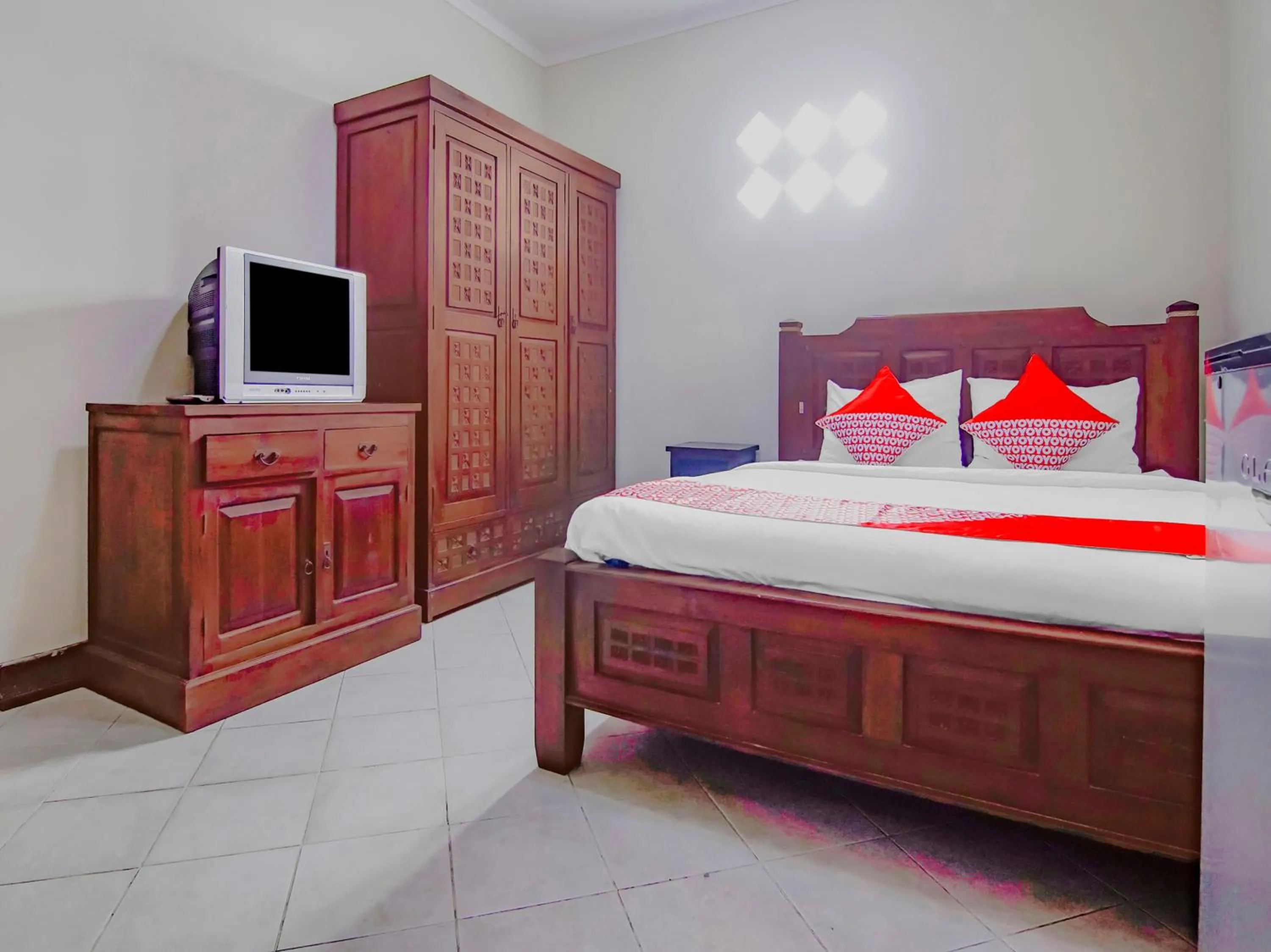 Bedroom, Bed in Hotel O Gayatri Residence