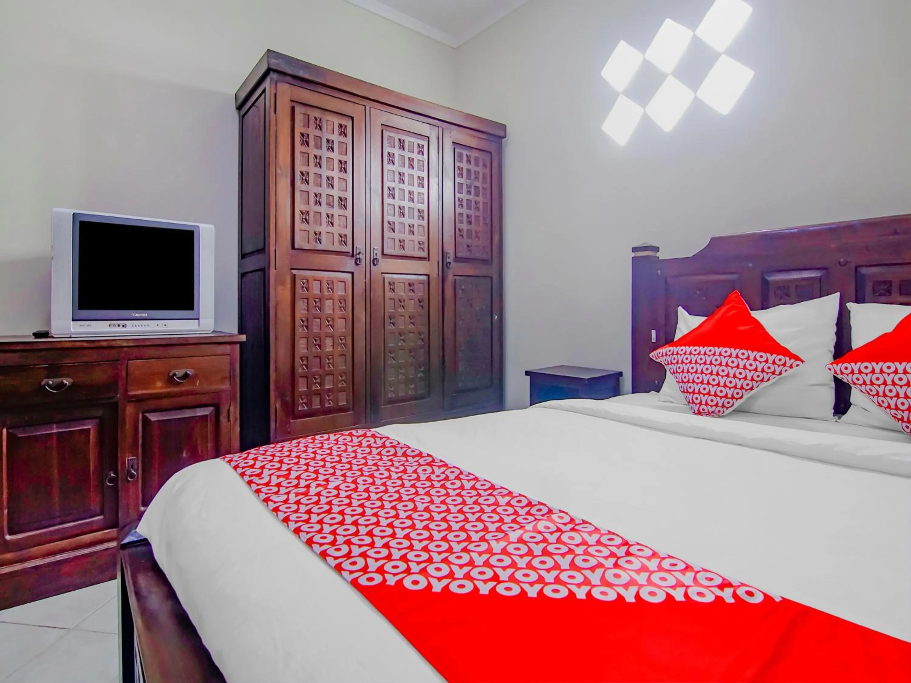 Bedroom, Bed in Hotel O Gayatri Residence
