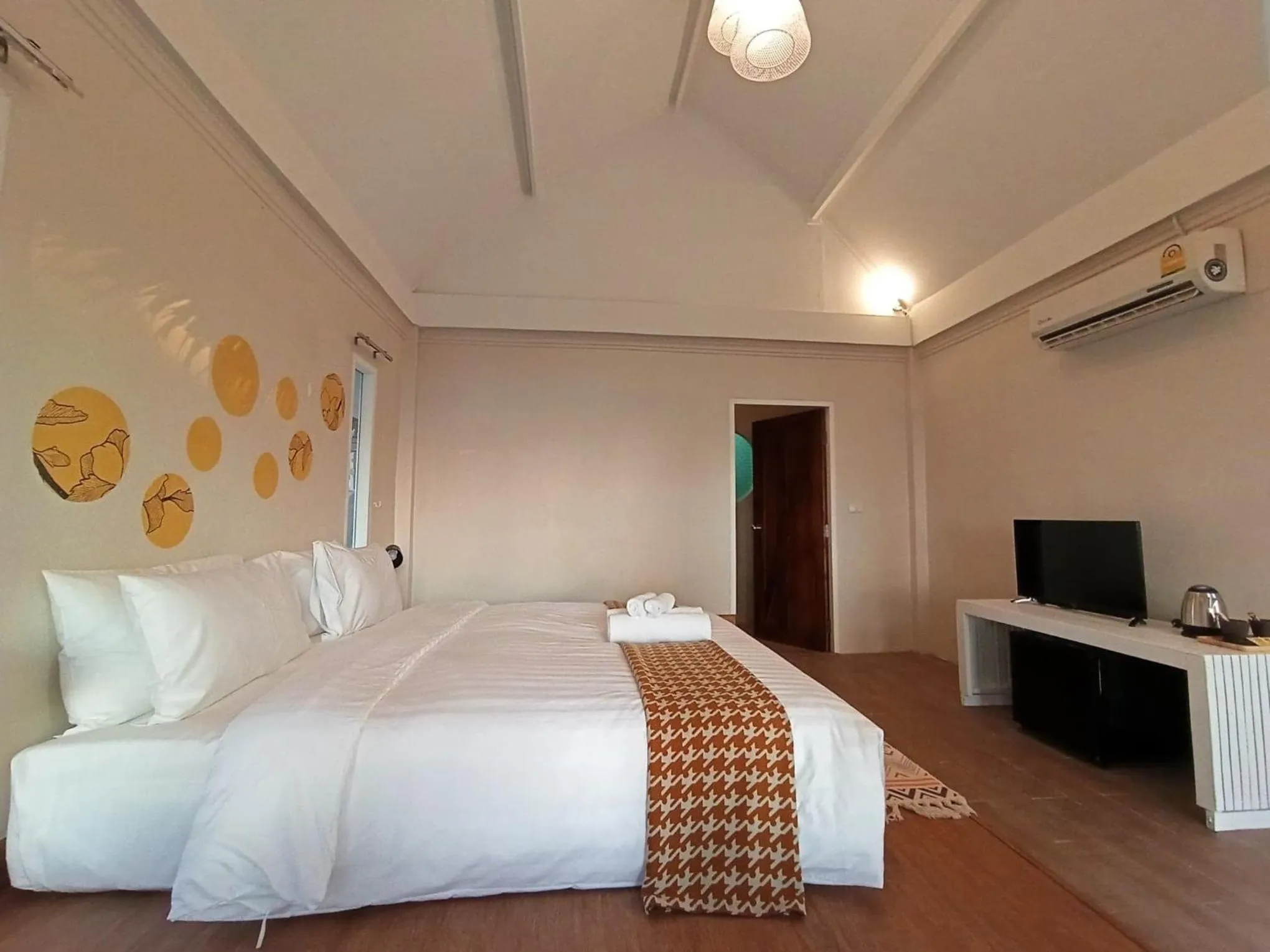 Bedroom, Bed in Saffron On The Sea Resort
