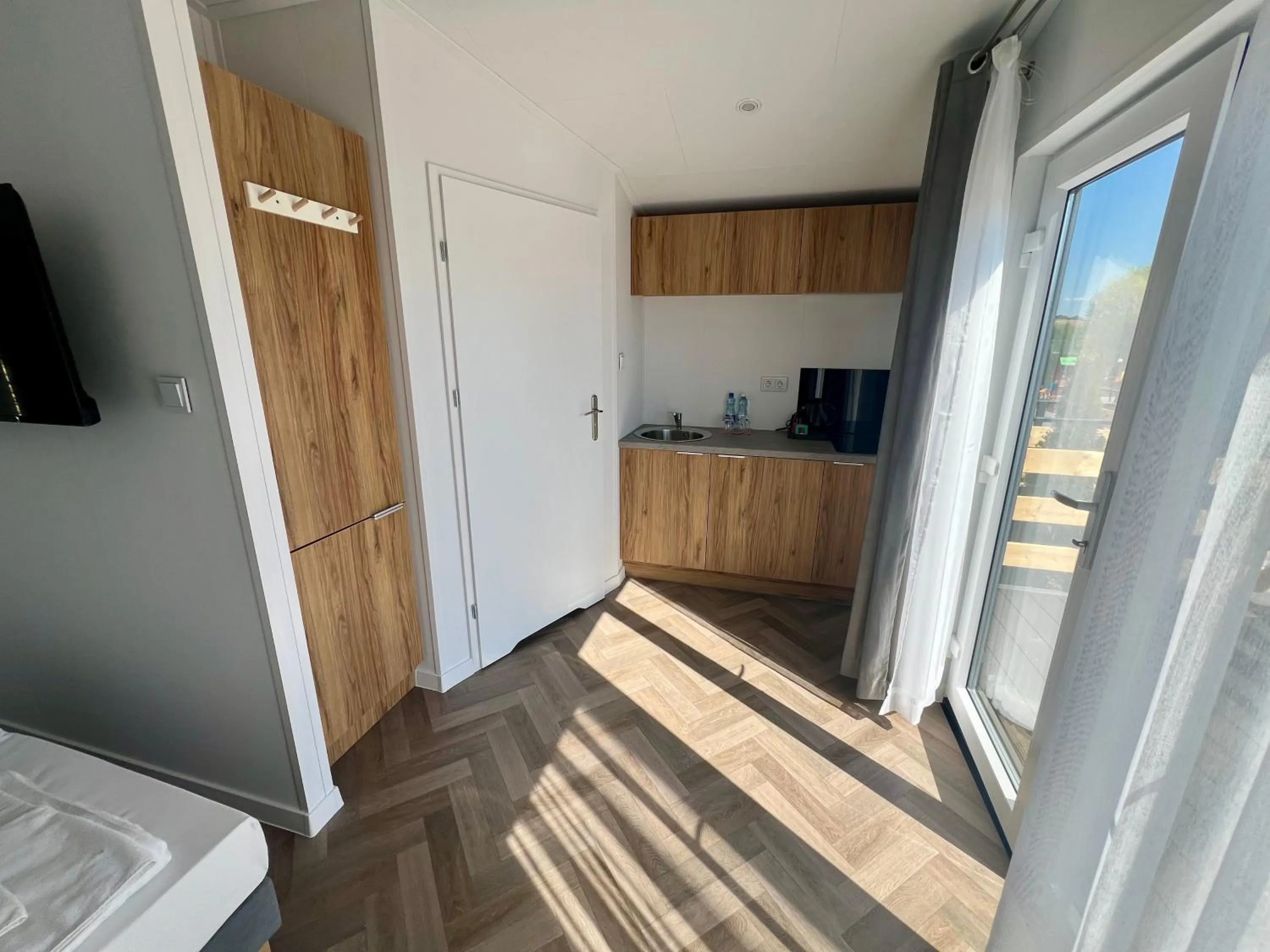 Kitchen or kitchenette, Bed in Hotel Nad Stawem