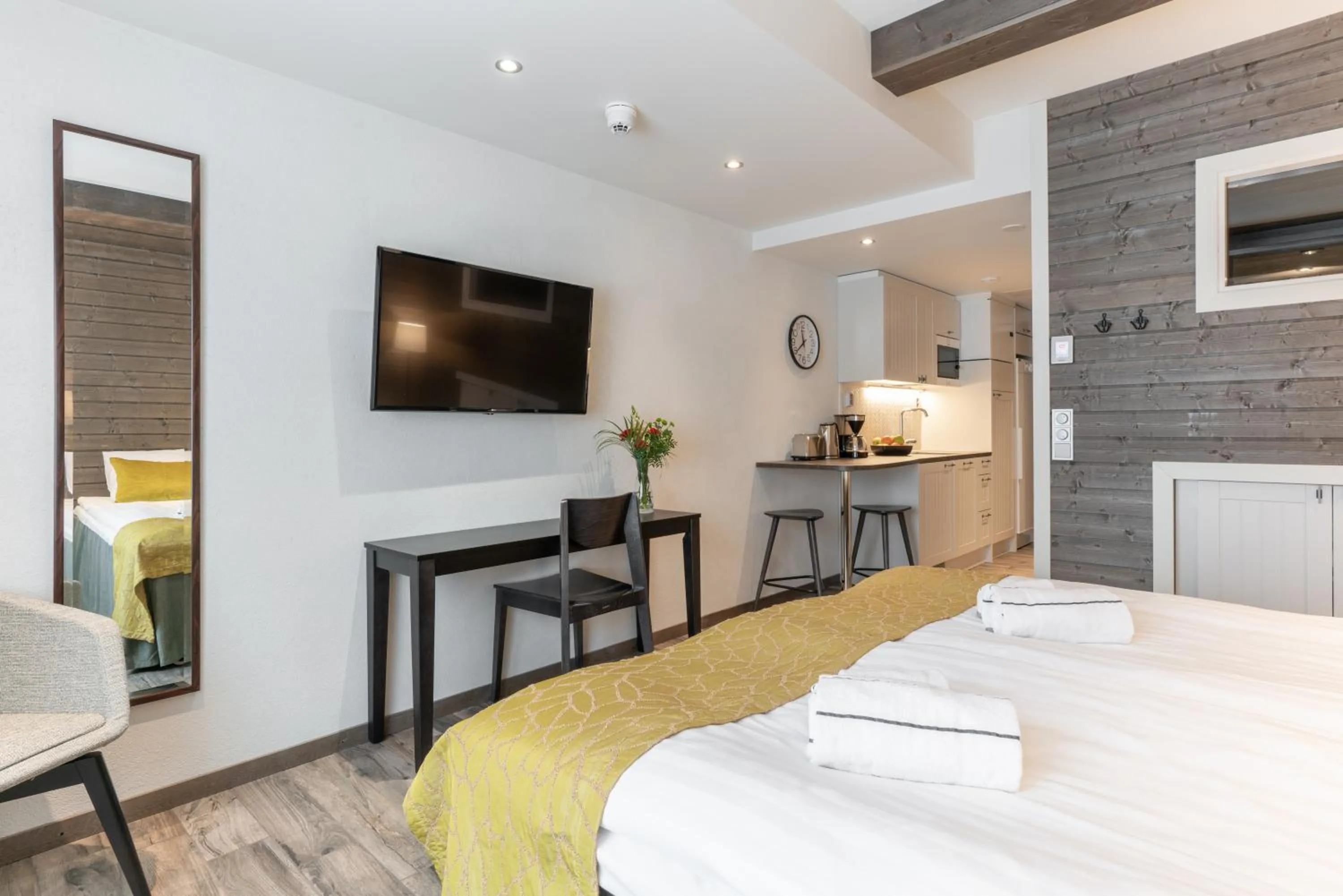 Photo of the whole room, Bed in Ski-Inn RukaValley