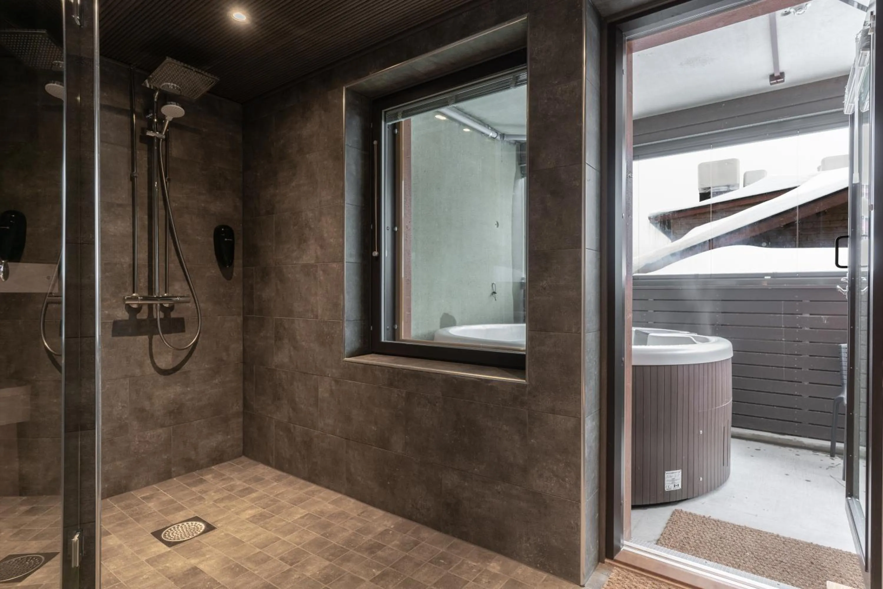 Shower in Ski-Inn RukaValley