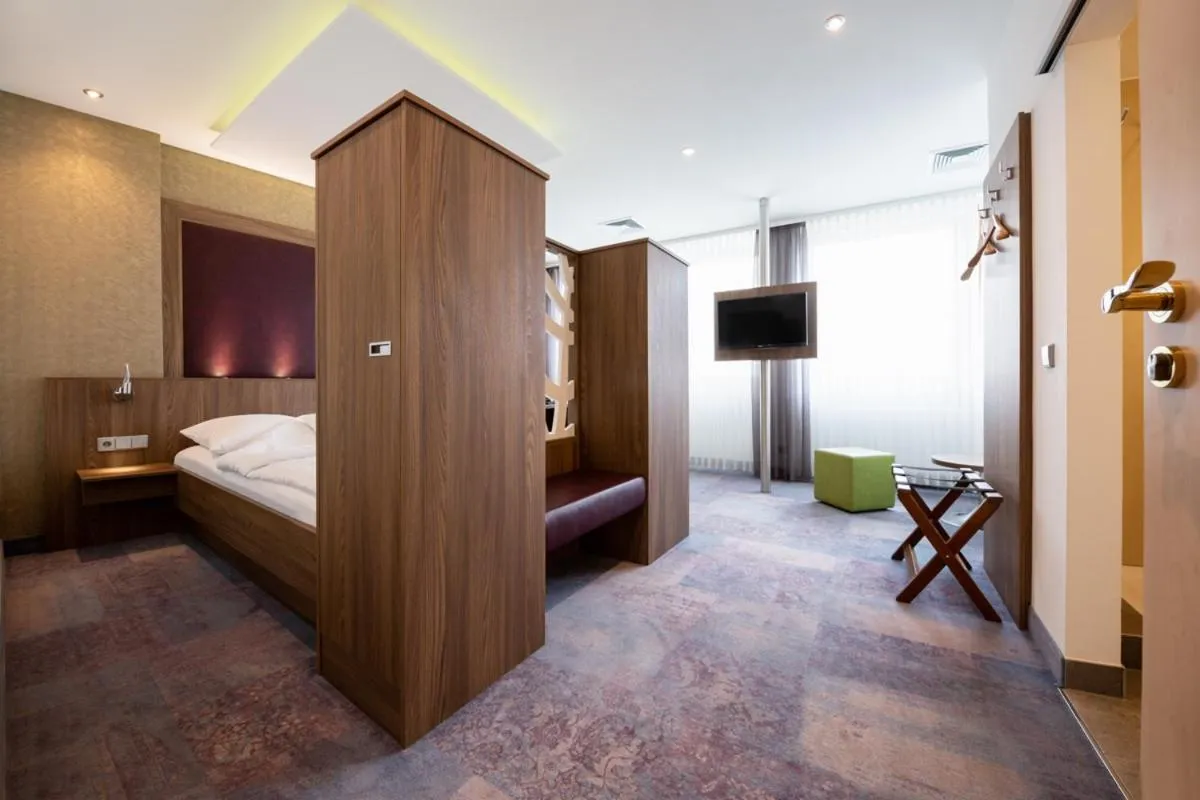 Photo of the whole room, Bed in Kronenhotel