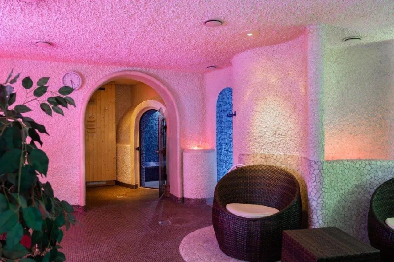 Steam room in Kronenhotel