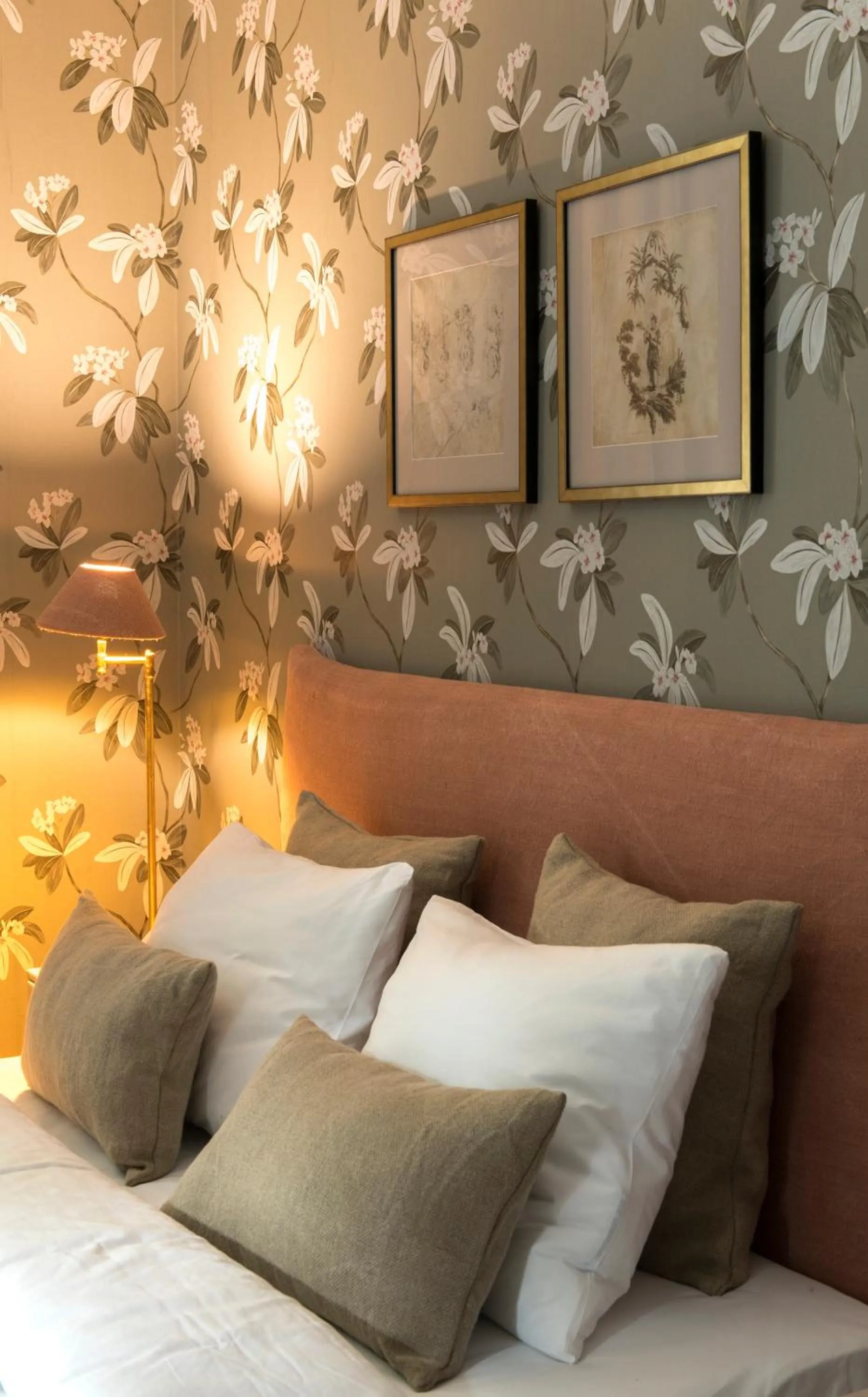 Bed in Zamek Sarny - Schloss Scharfeneck