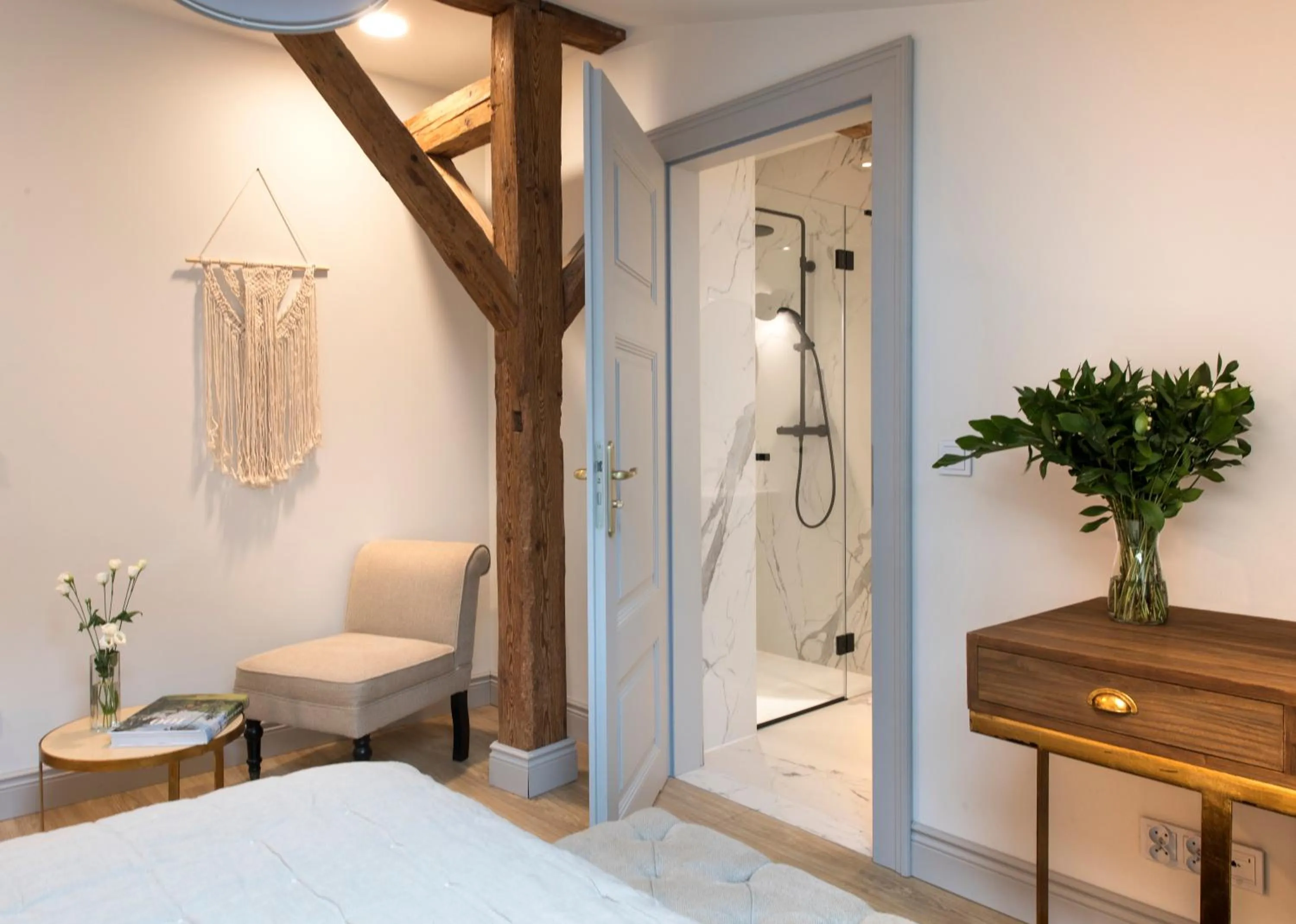 Shower in Zamek Sarny - Schloss Scharfeneck